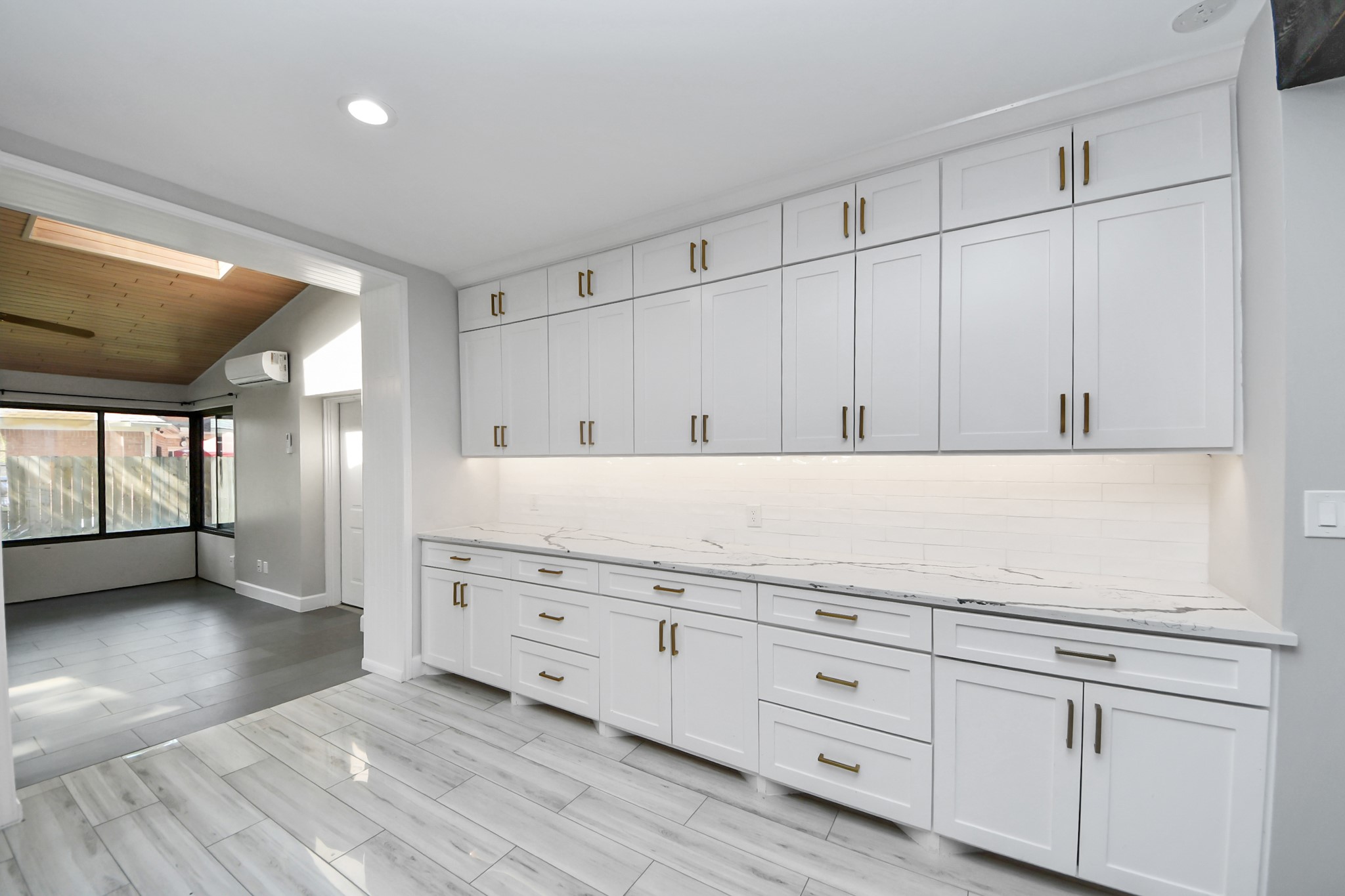 No issues with storage space and counter space!