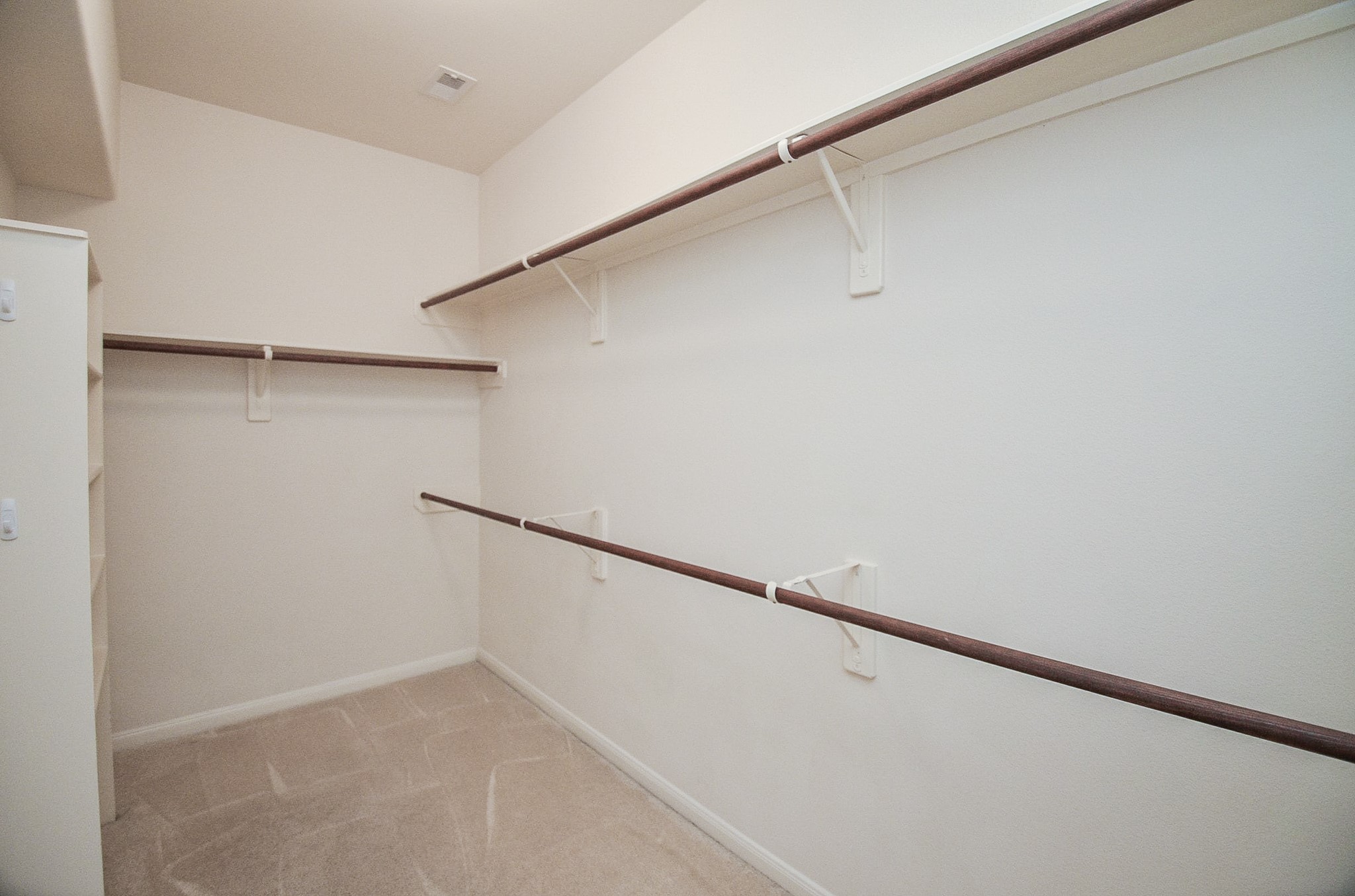 Discover a bright and inviting space with abundant natural light and a large walk-in closet, perfect for organizing your wardrobe.