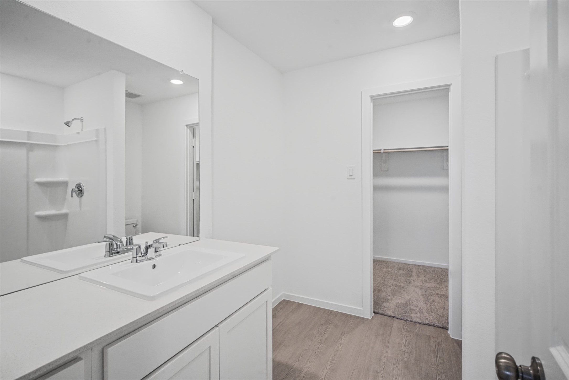 Start and end your day with convenience. This private bath connects directly to the bedroom and provides easy access to the adjoining closet.