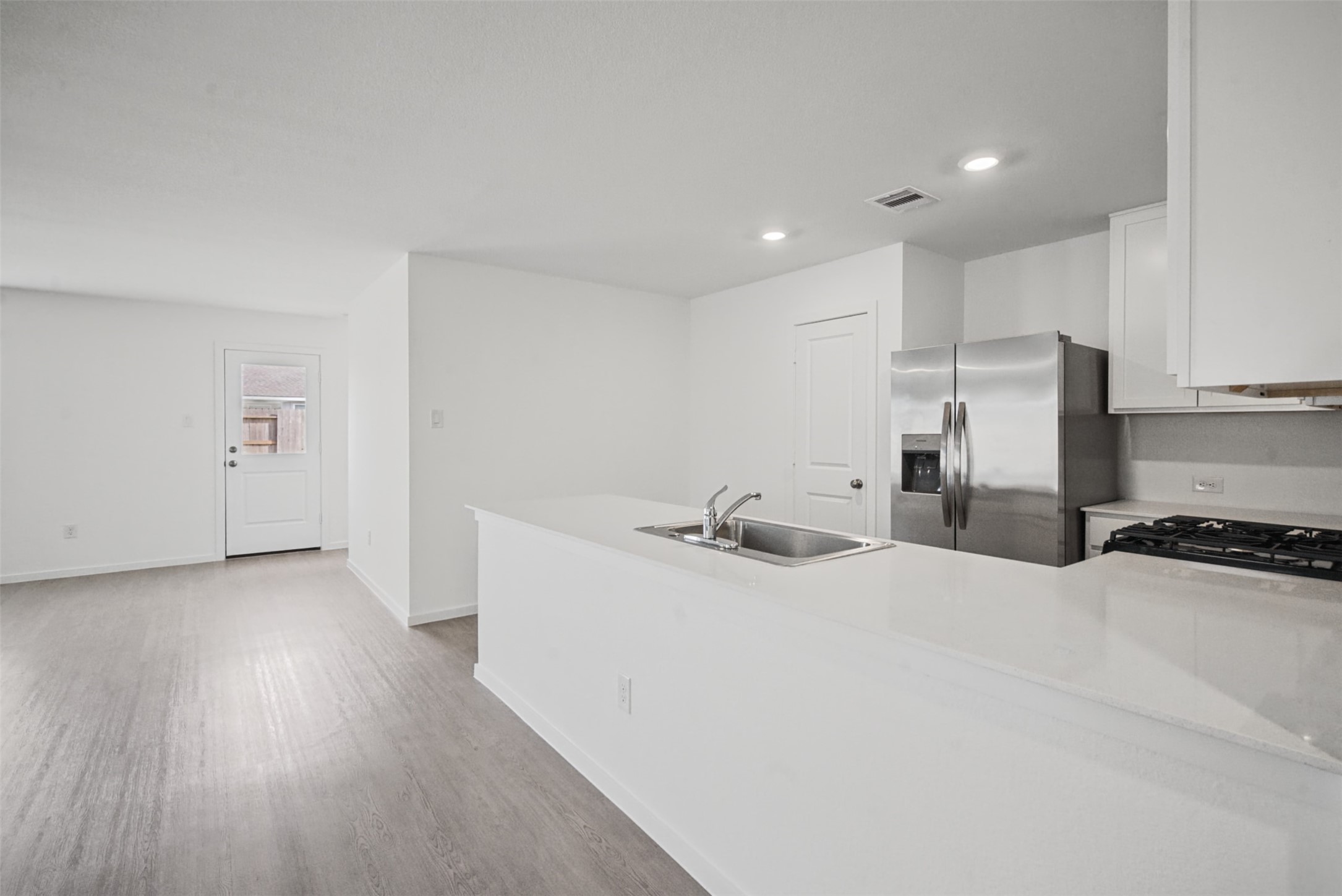 A bright, streamlined kitchen that leaves plenty of room for your own style.