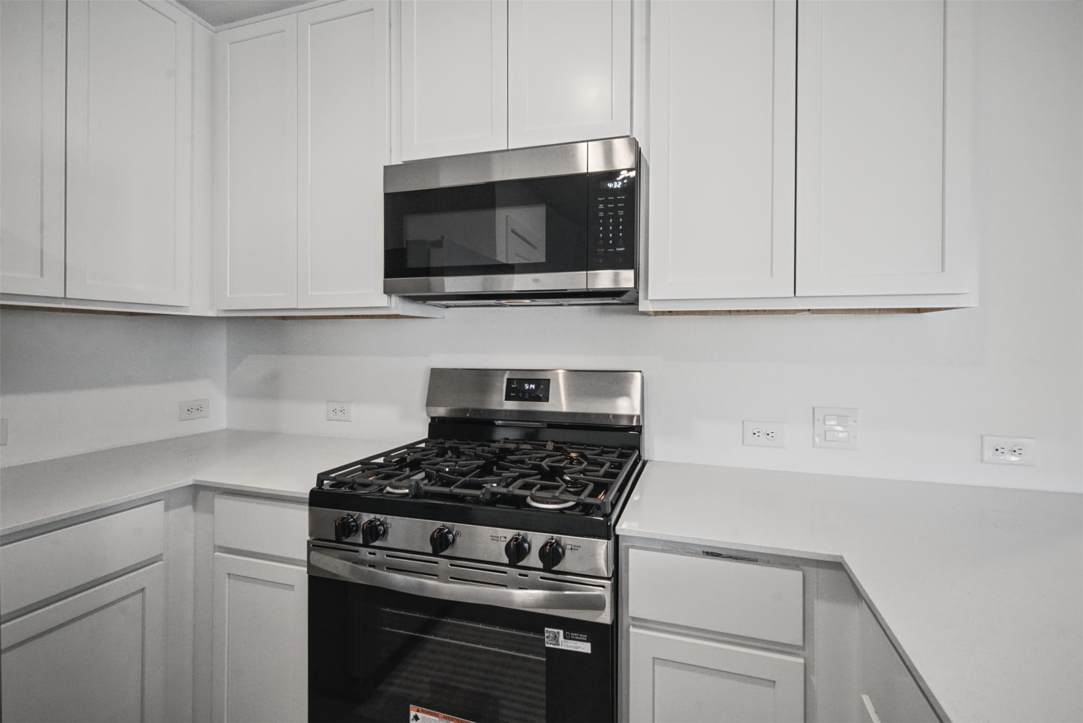 Everything you need within easy reach. Stainless steel appliances, generous workspace, and ample cabinetry make weeknight dinners and weekend cooking a breeze.