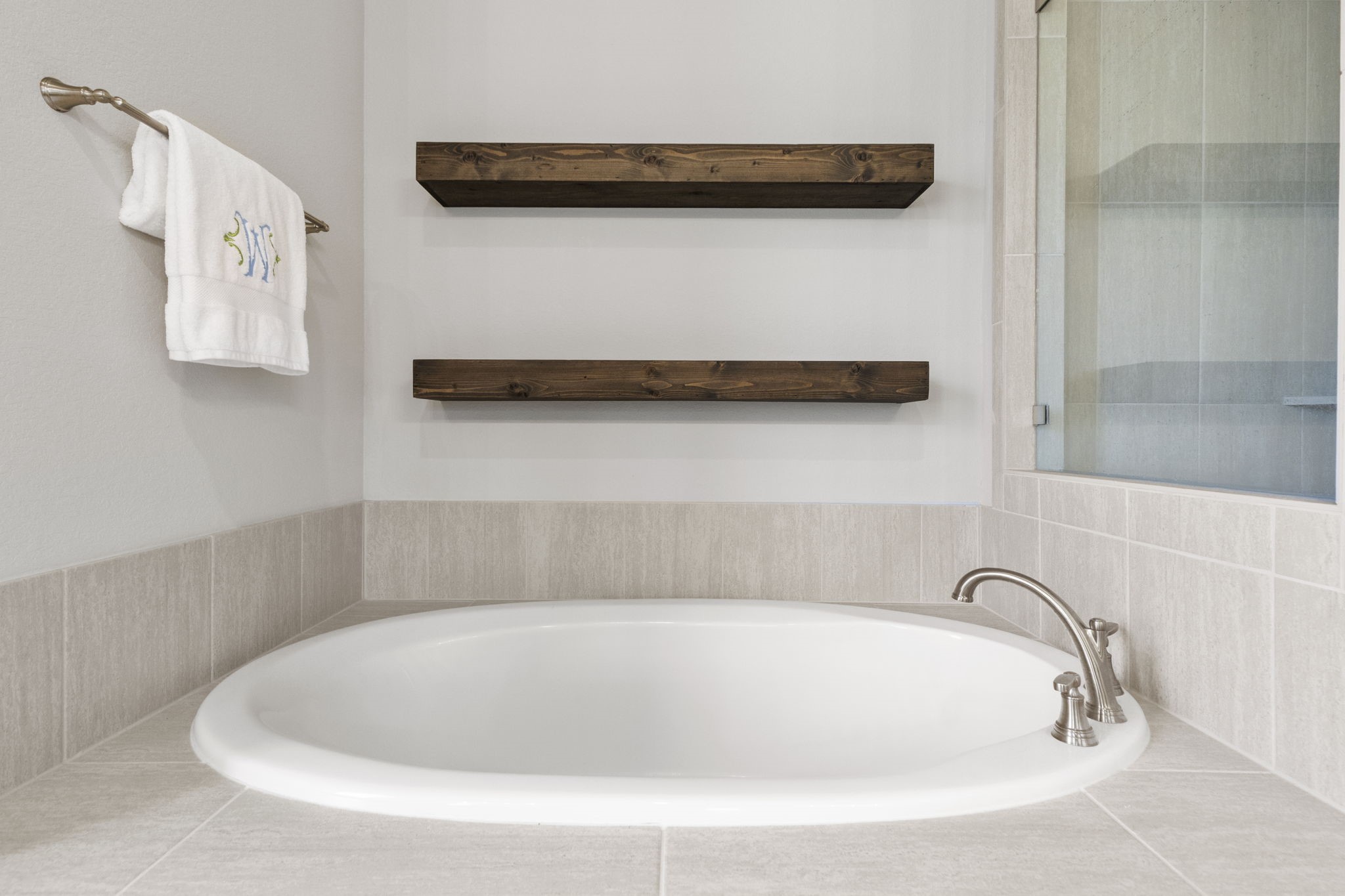 Oversized soaker tub