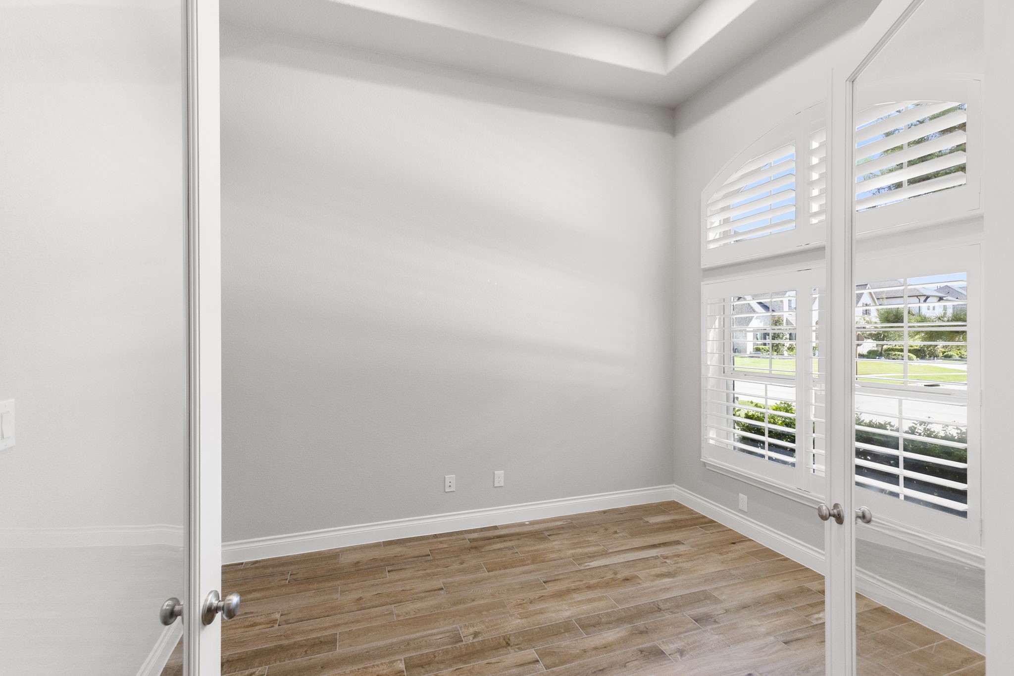 Study/office with french doors Study/office with french doors