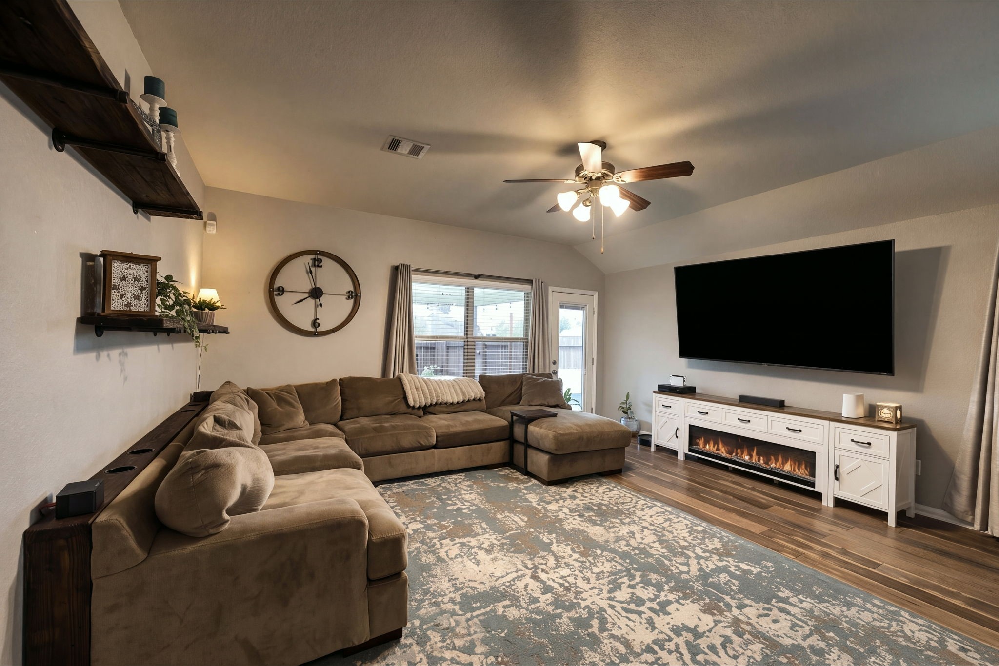 Spacious living room Spacious living room