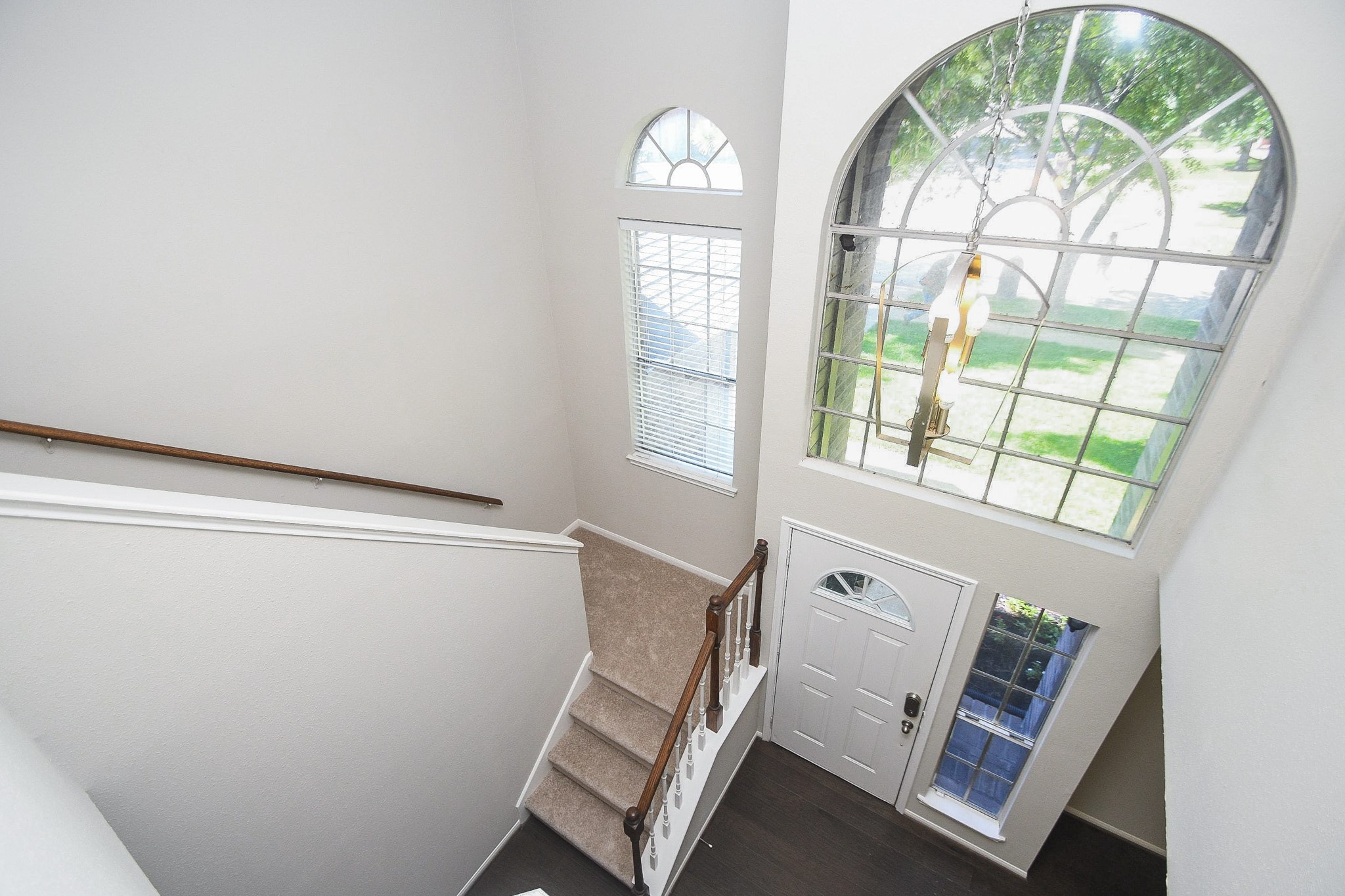 Two story entry way!