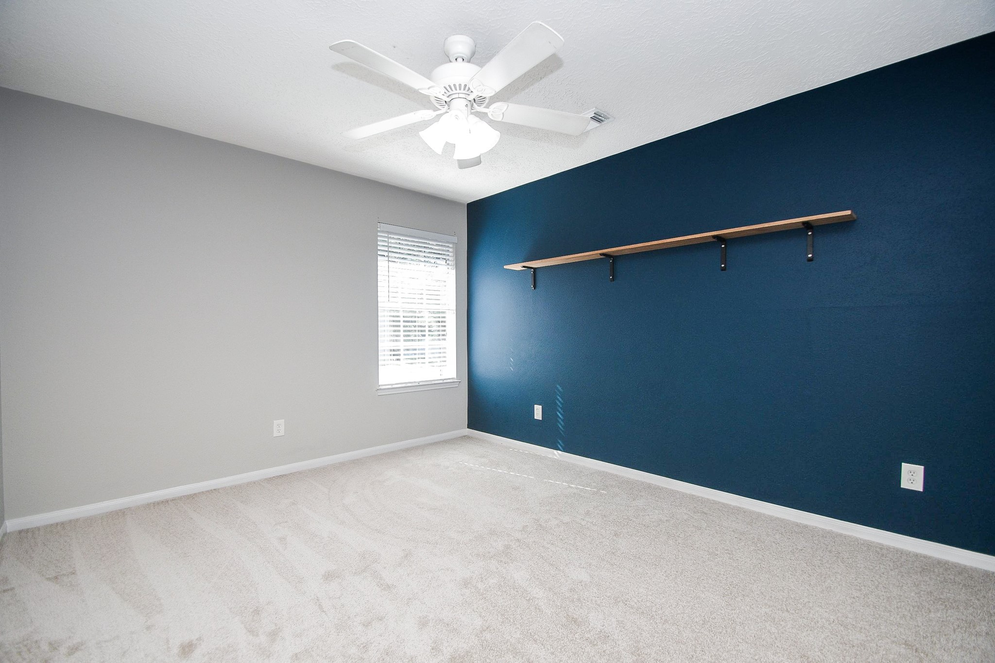 Another secondary good sized bedroom.