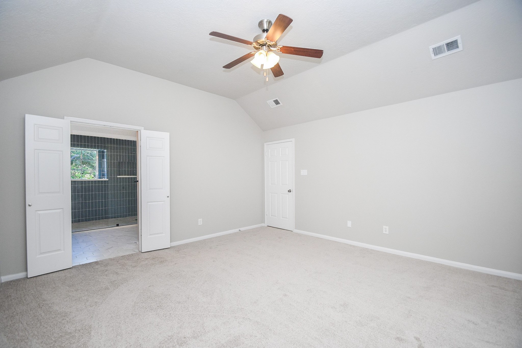 Large upstiars primary room
