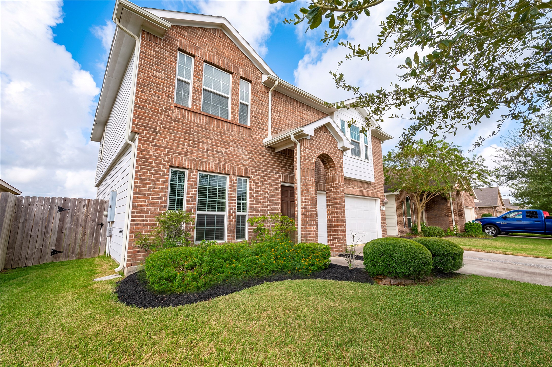 512 Forest Village Circle, La Marque, TX 77568