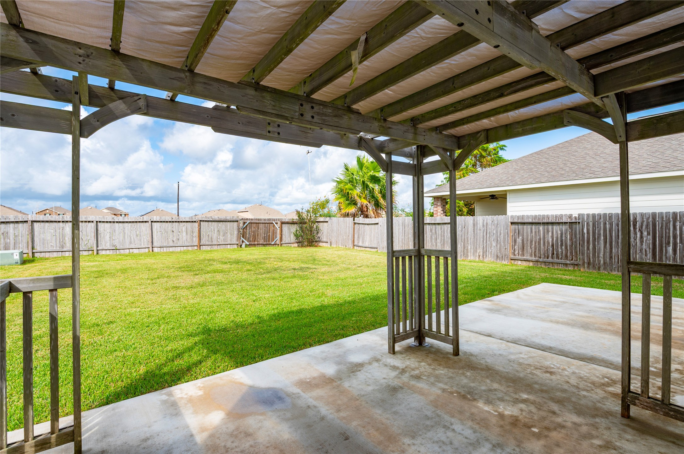 512 Forest Village Circle, La Marque, TX 77568