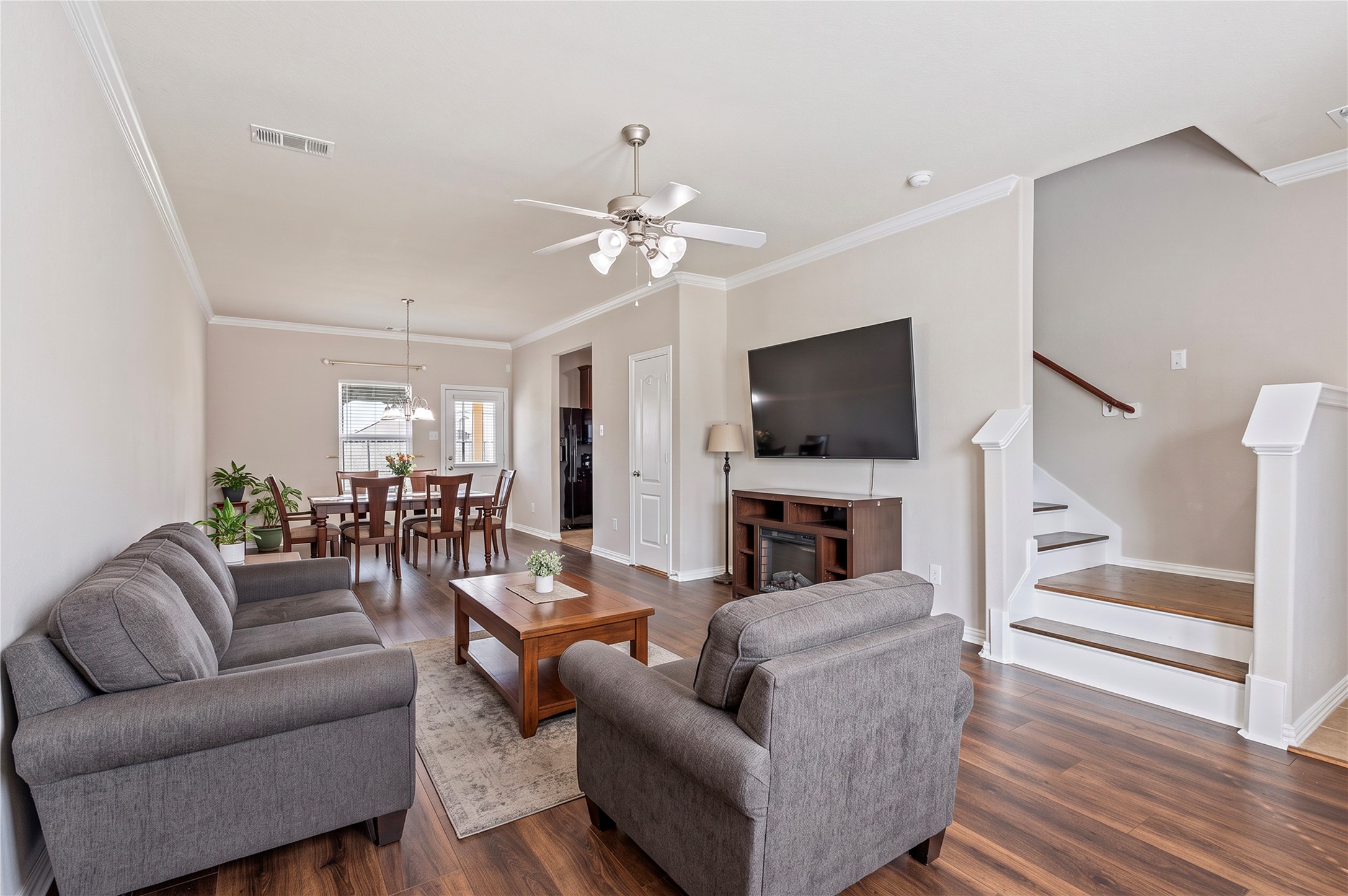 512 Forest Village Circle, La Marque, TX 77568