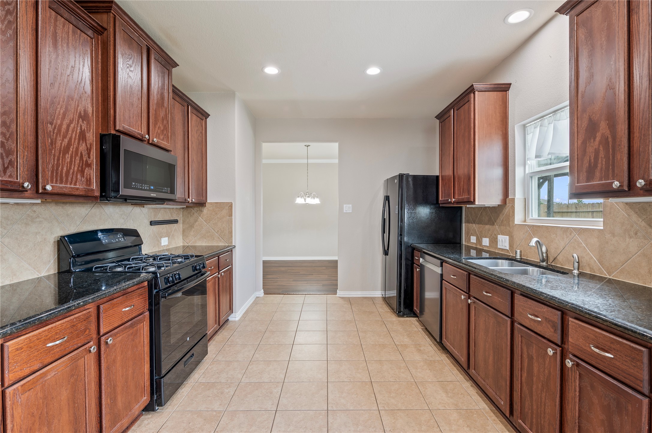 512 Forest Village Circle, La Marque, TX 77568