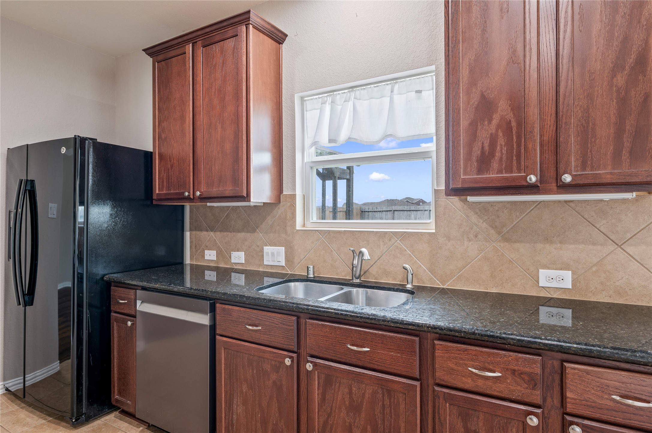 512 Forest Village Circle, La Marque, TX 77568