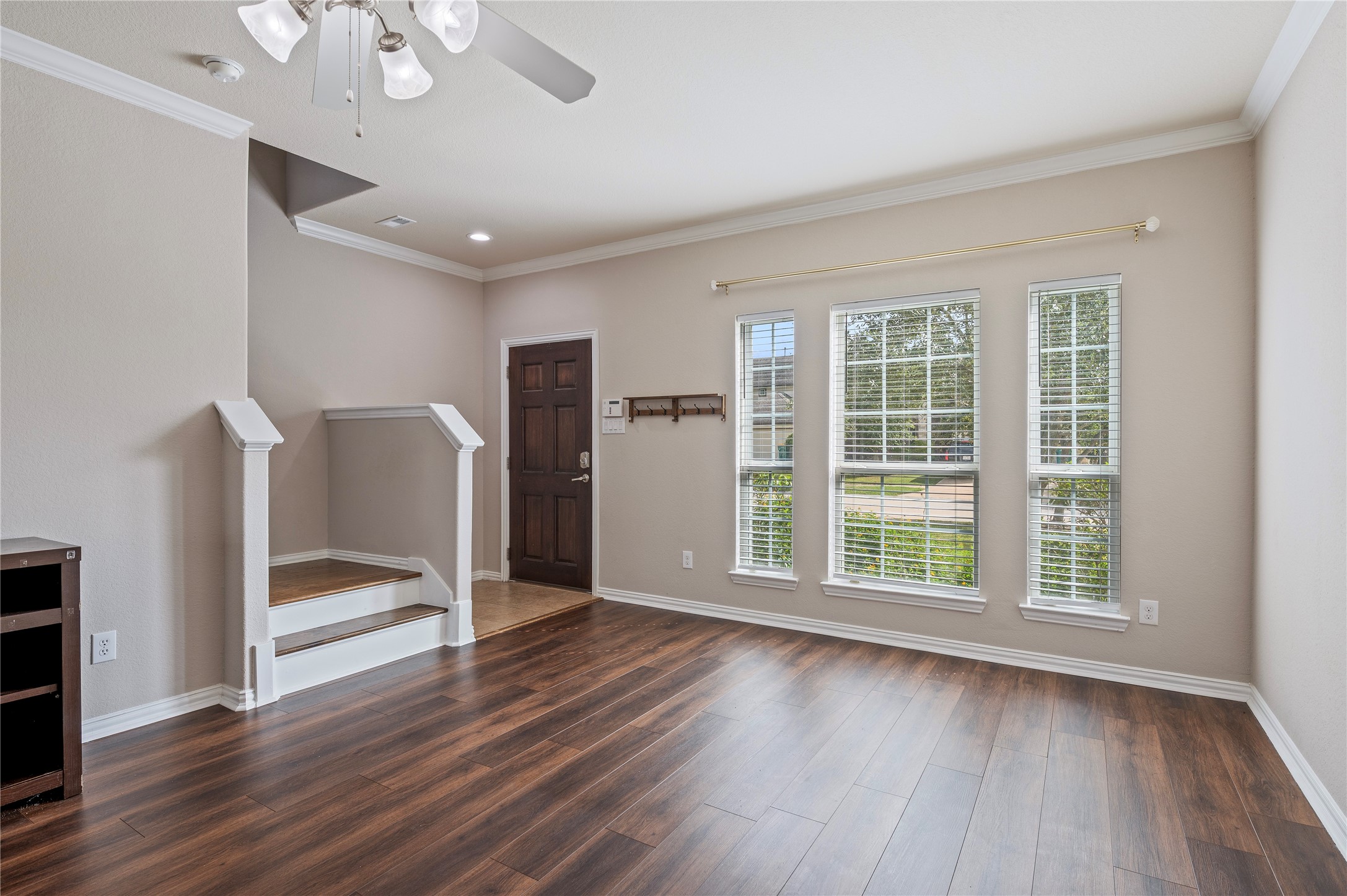 512 Forest Village Circle, La Marque, TX 77568