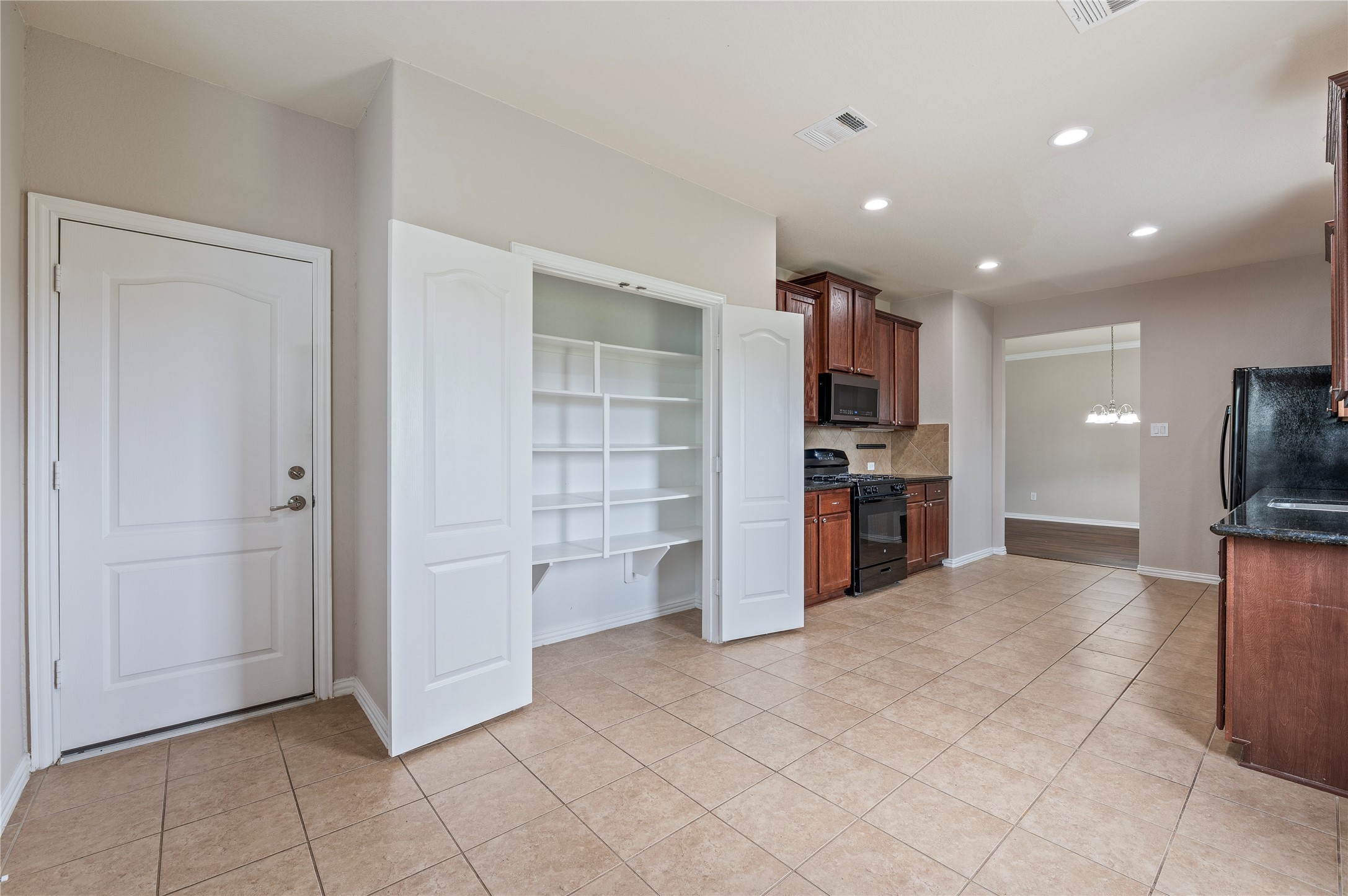 512 Forest Village Circle, La Marque, TX 77568