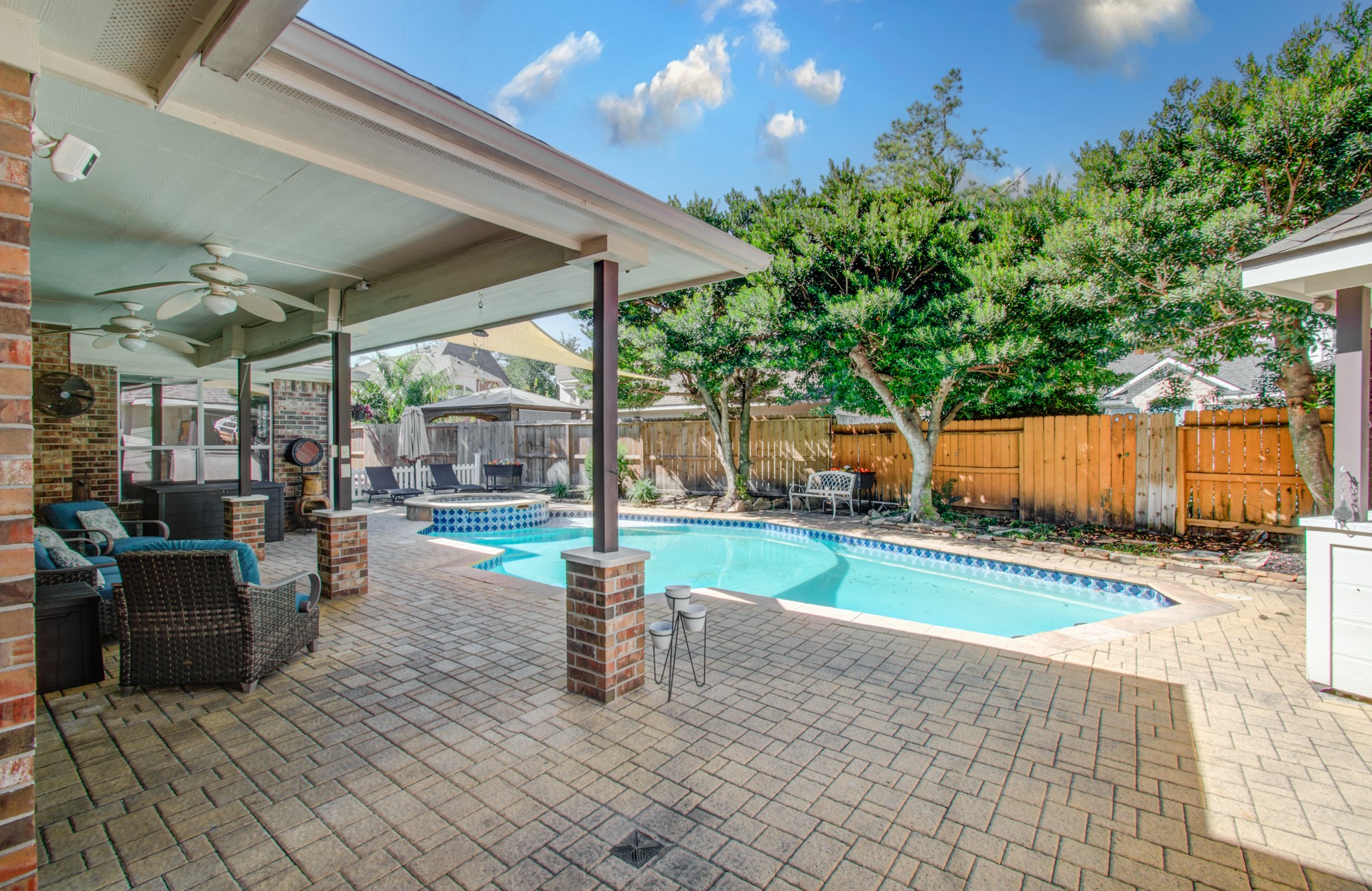 11 Saint Thomas Court, Houston, TX 77070