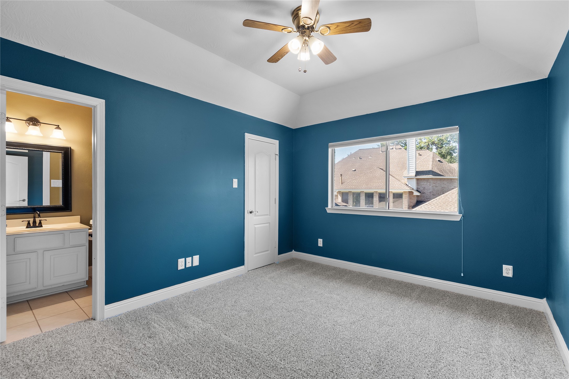 VERSATILE UPSTAIRS LIVING! This expansive game room features a ceiling fan, comfortable proportions and an open layout ready for everything from family game nights to entertaining friends.
