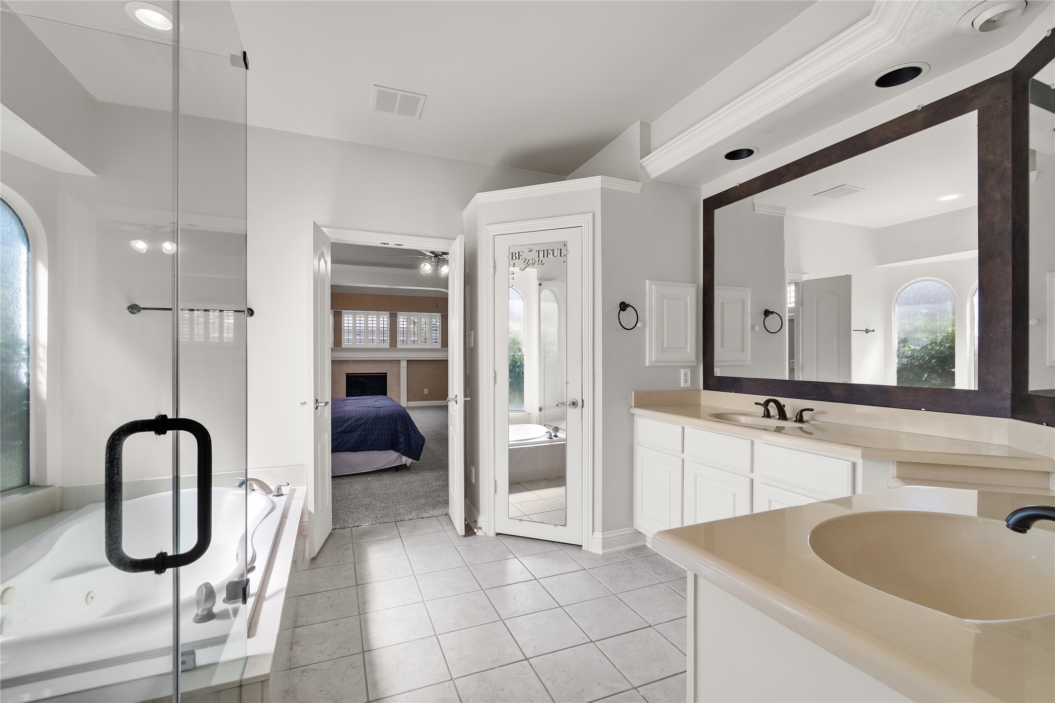 Designed for everyday comfort, this beautifully appointed ensuite bath offers generous vanity space, a separate shower, jetted soaking tub and direct access to the primary bedroom.