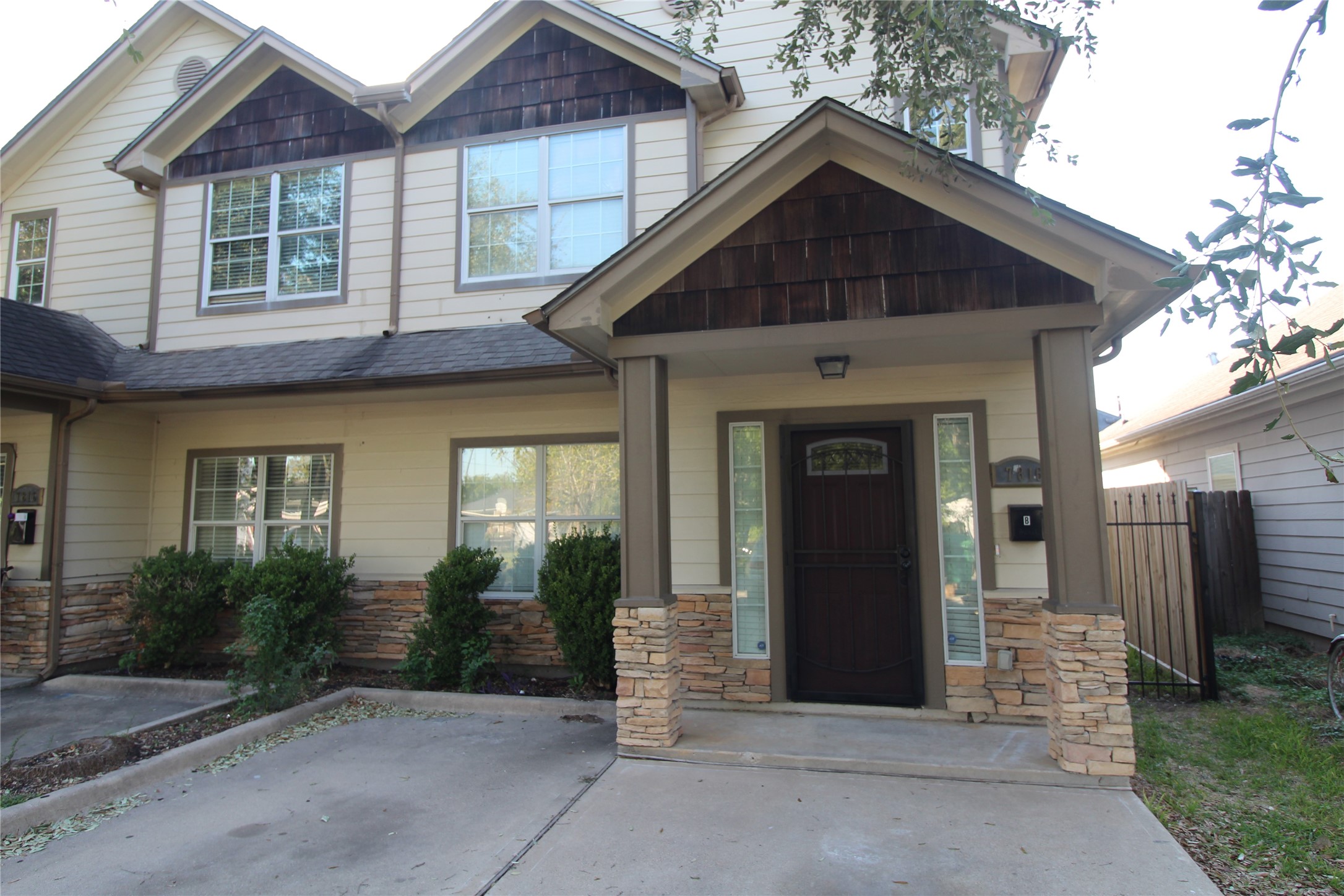 7816 Comal St 7816 Comal St