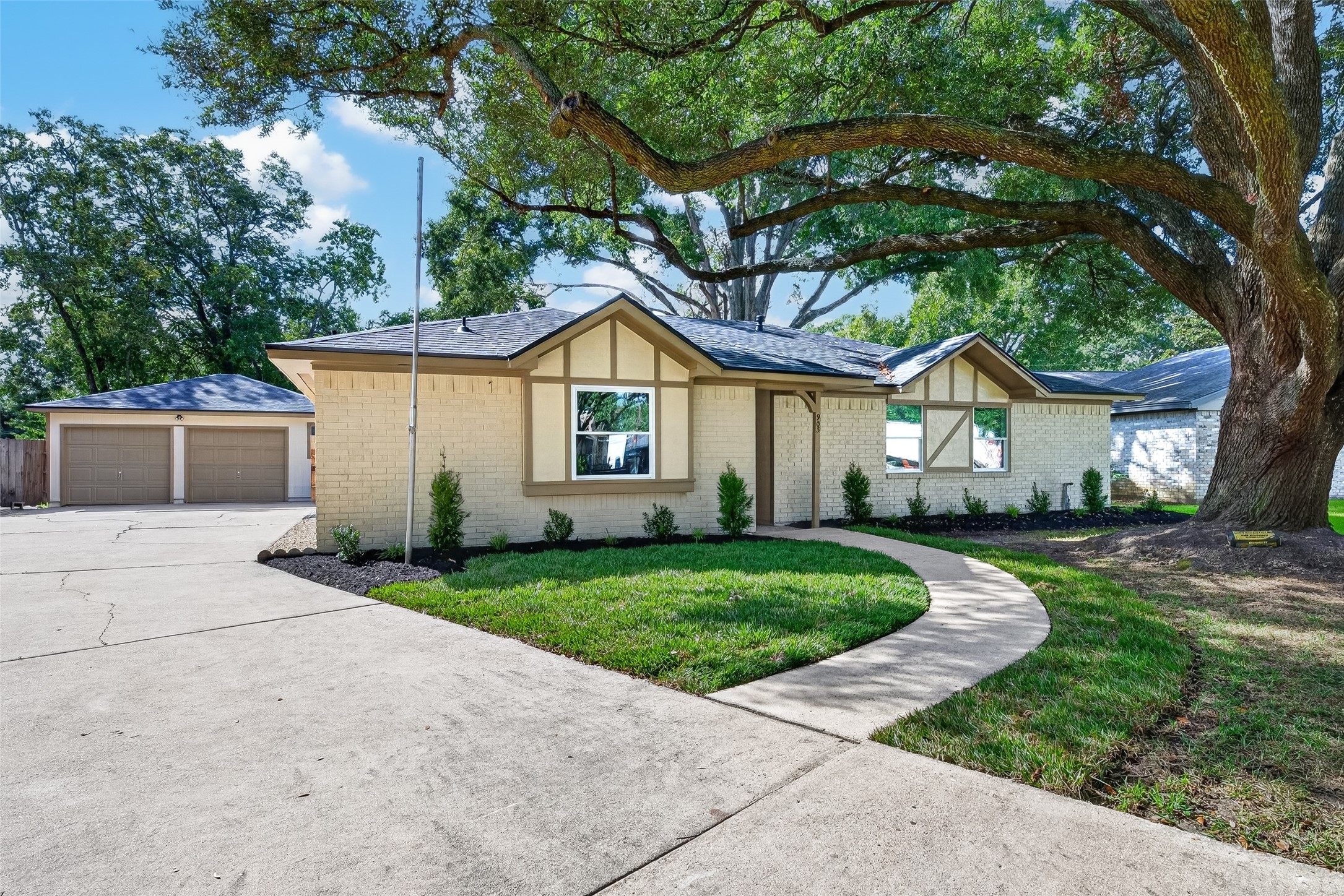 903 Chetwood Circle, League City, TX 77573