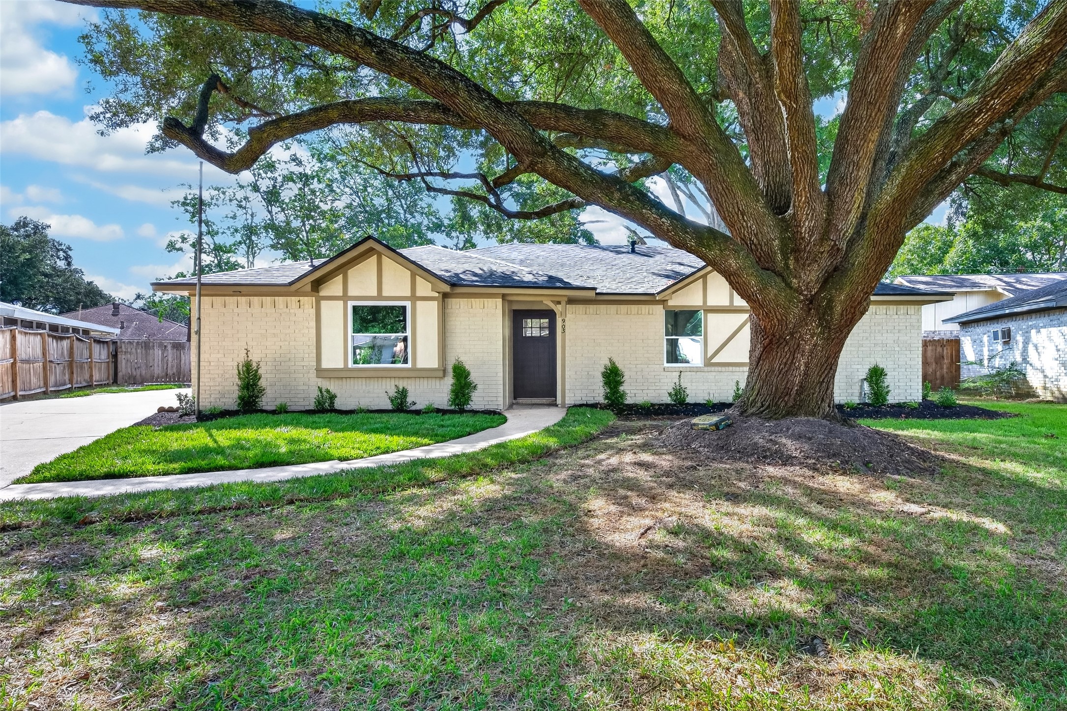 903 Chetwood Circle, League City, TX 77573