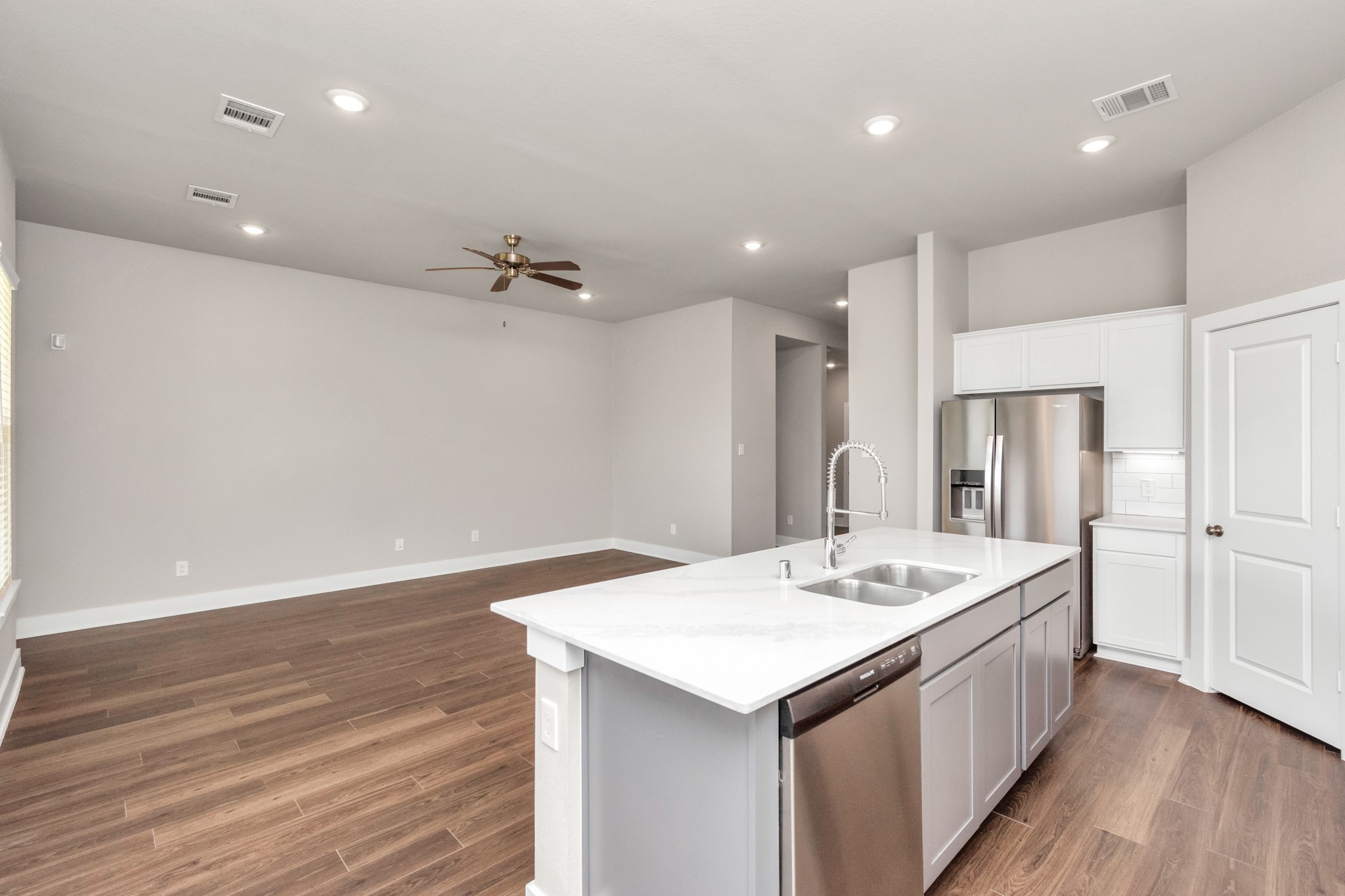 10515 Moon Valley Lane, Rosharon, TX 77583