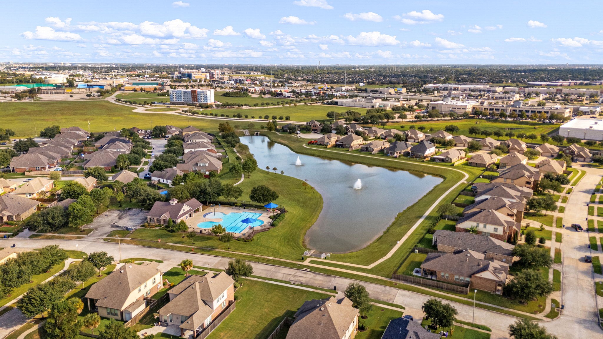 2810 Brookmist Lane, Dickinson, TX 77539
