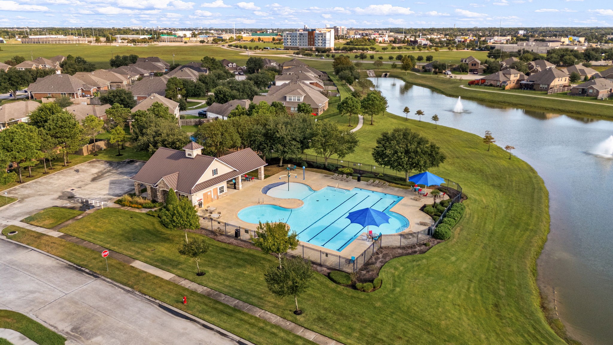 2810 Brookmist Lane, Dickinson, TX 77539
