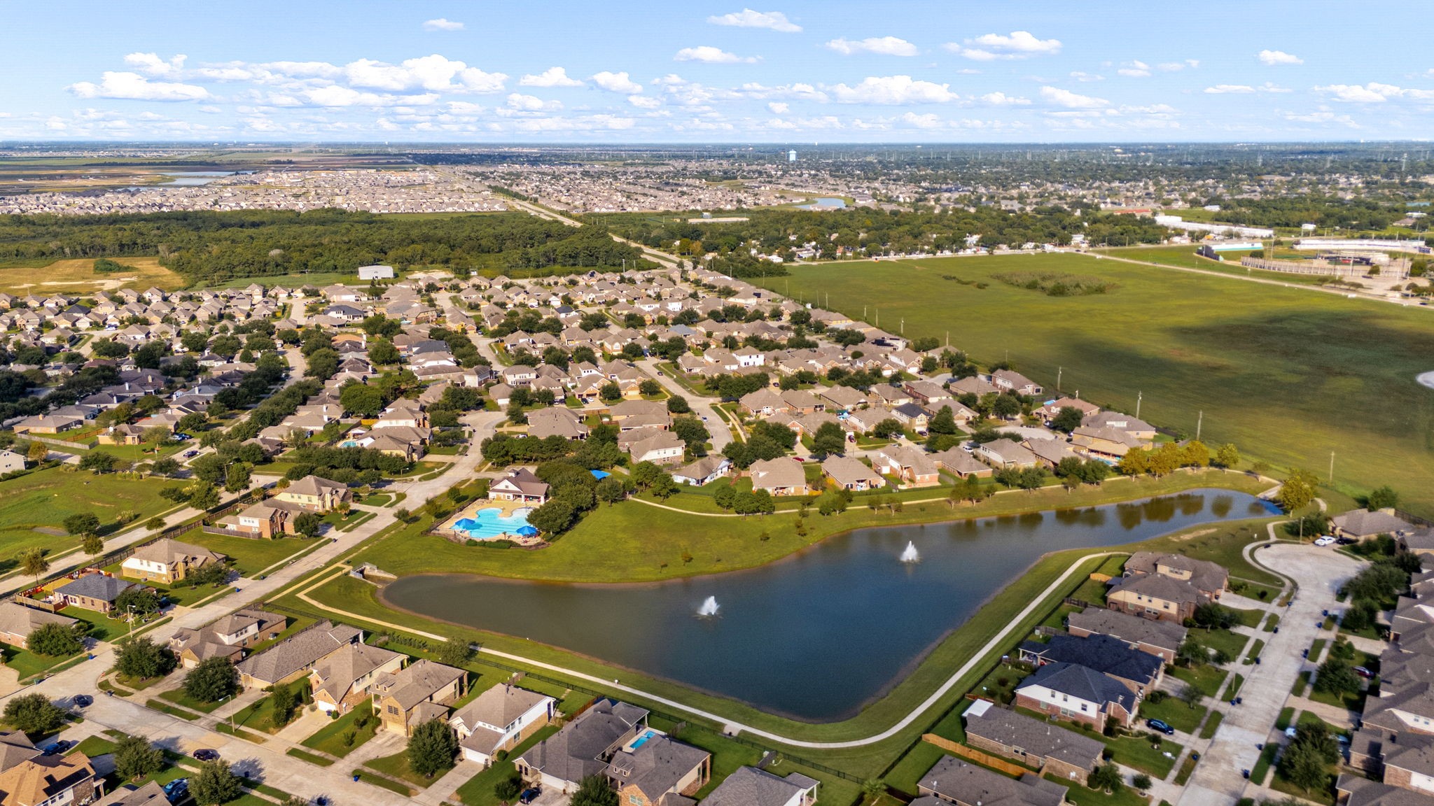 2810 Brookmist Lane, Dickinson, TX 77539