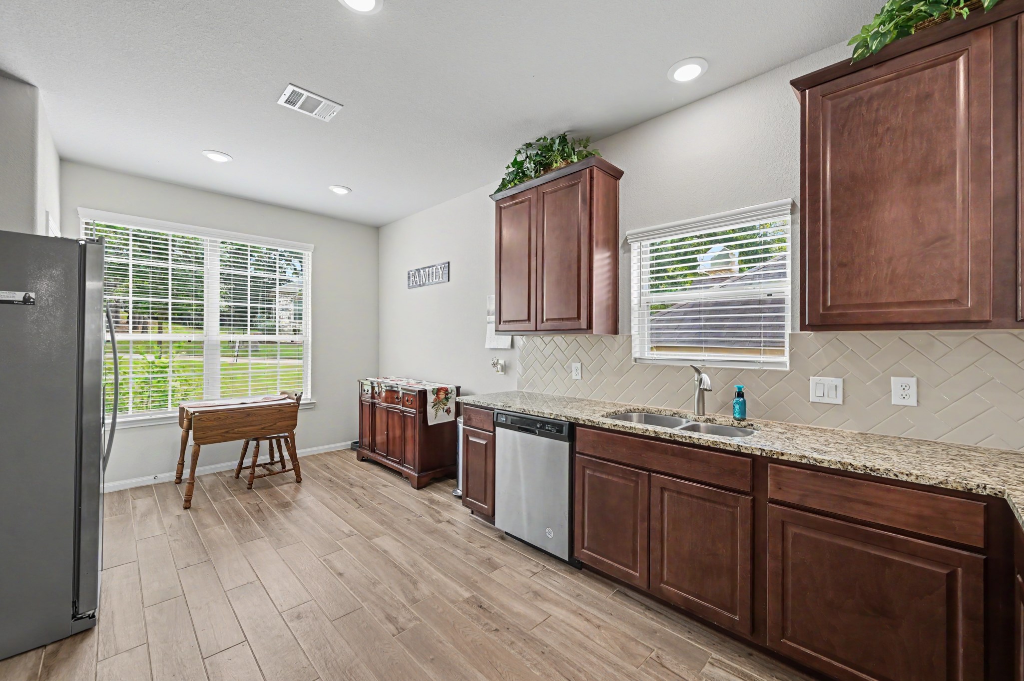 13718 Vail Drive, Montgomery, TX 77356
