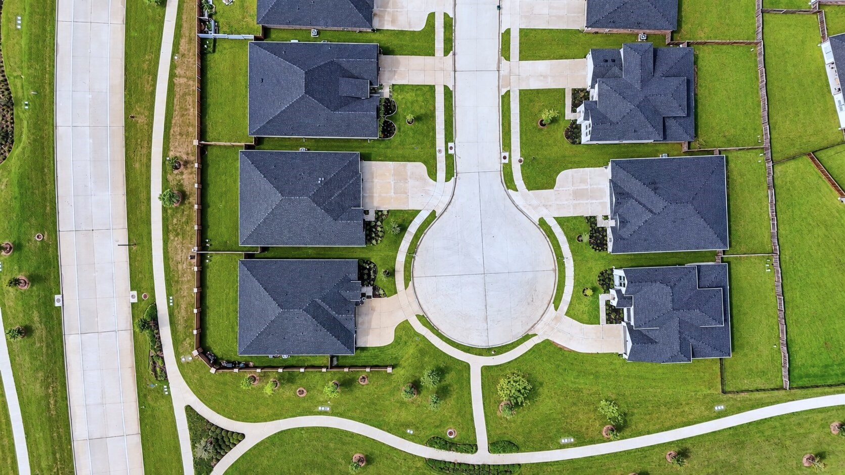 A cul-de-sac setting adds to the appeal, come picture yourself calling this place home!