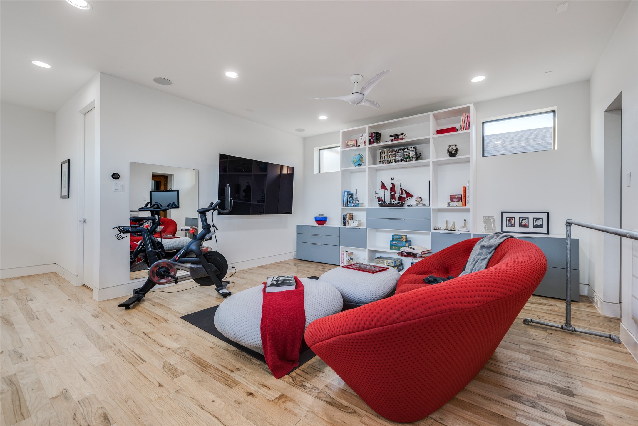 Third floor game room with wooden floors, Finlandia hot & cold sauna