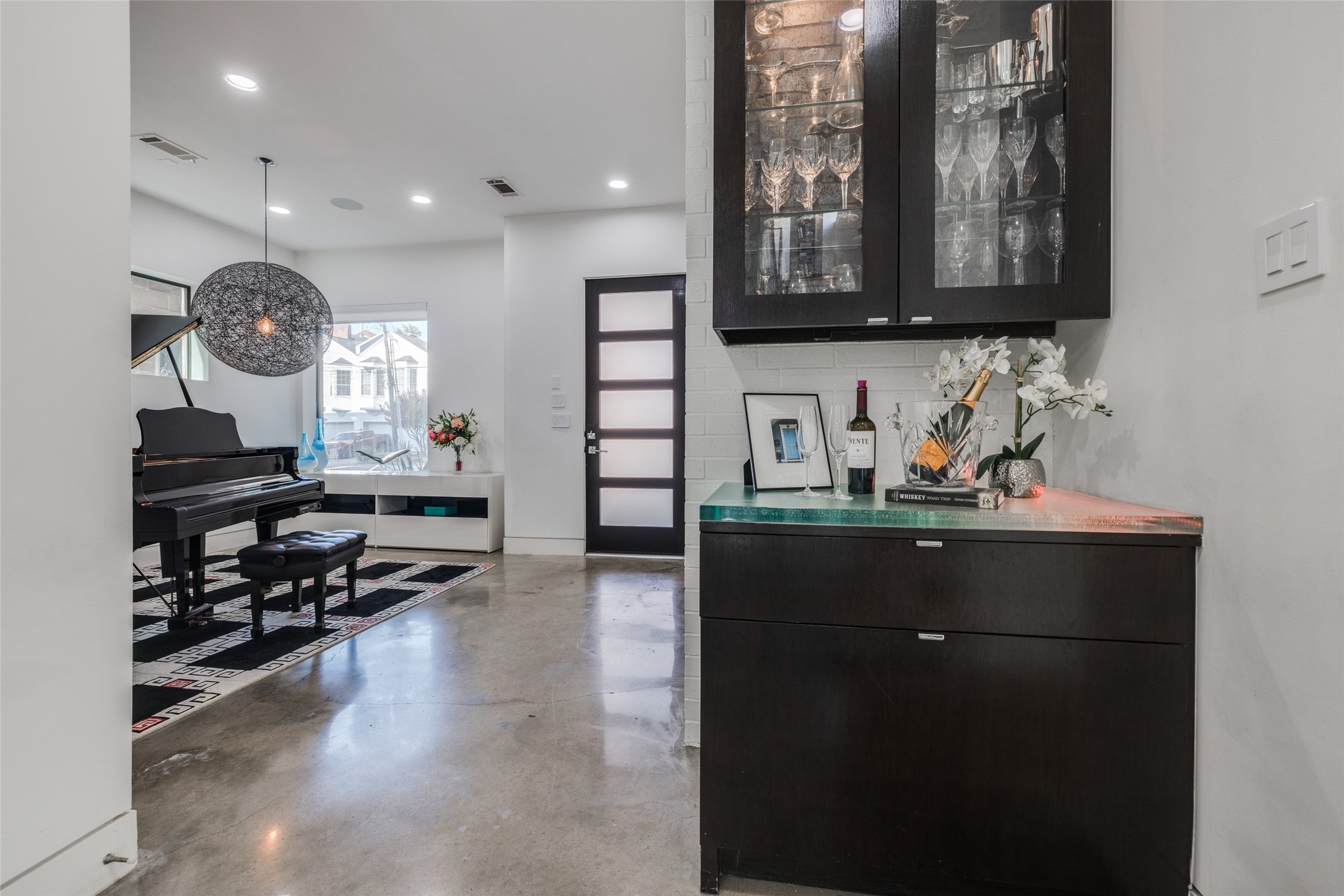 Have lots of fun entertaining with the walk up LED backlight acrylic counter top, glass front cabinets with lighting & soft close doors, brick recently painted white. Have lots of fun entertaining with the walk up LED backlight acrylic counter top, glass front cabinets with lighting & soft close doors, brick recently painted white.