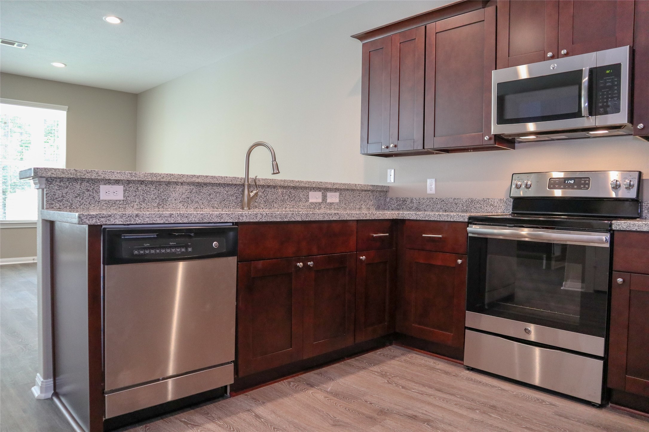 118 Artesian Way, New Caney, TX 77357