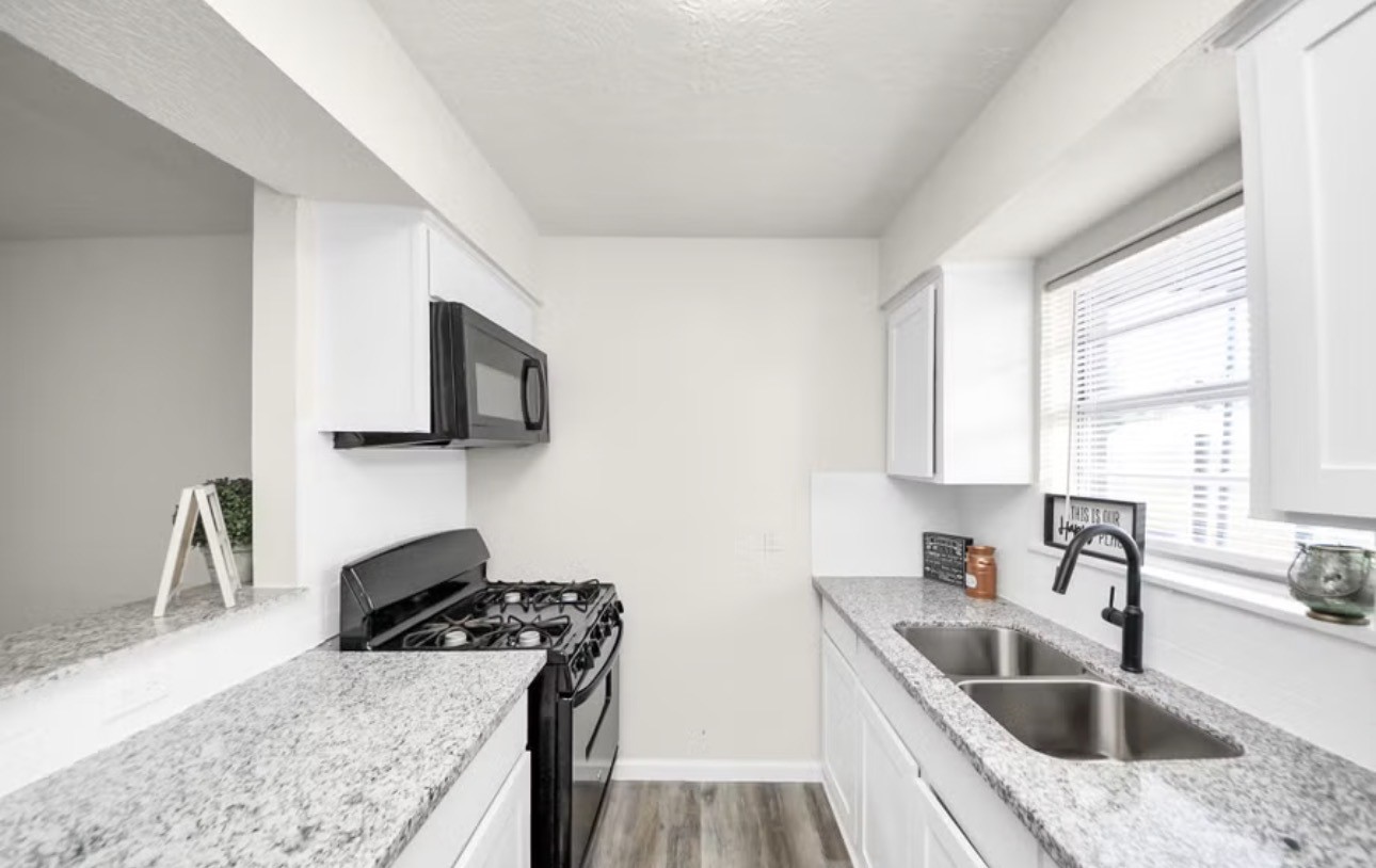 2110 Melbourne Street, #12, Houston, TX 77026