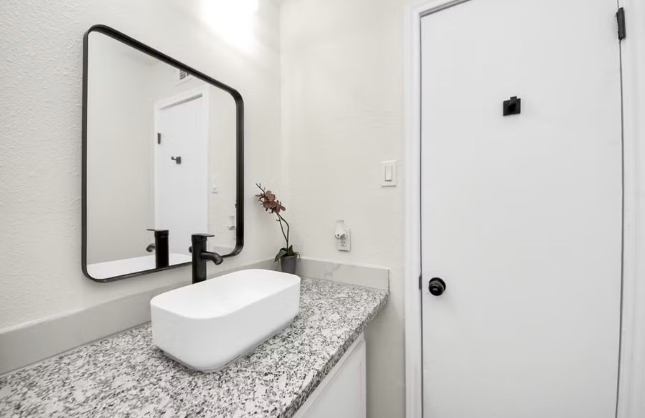 2110 Melbourne Street, #12, Houston, TX 77026