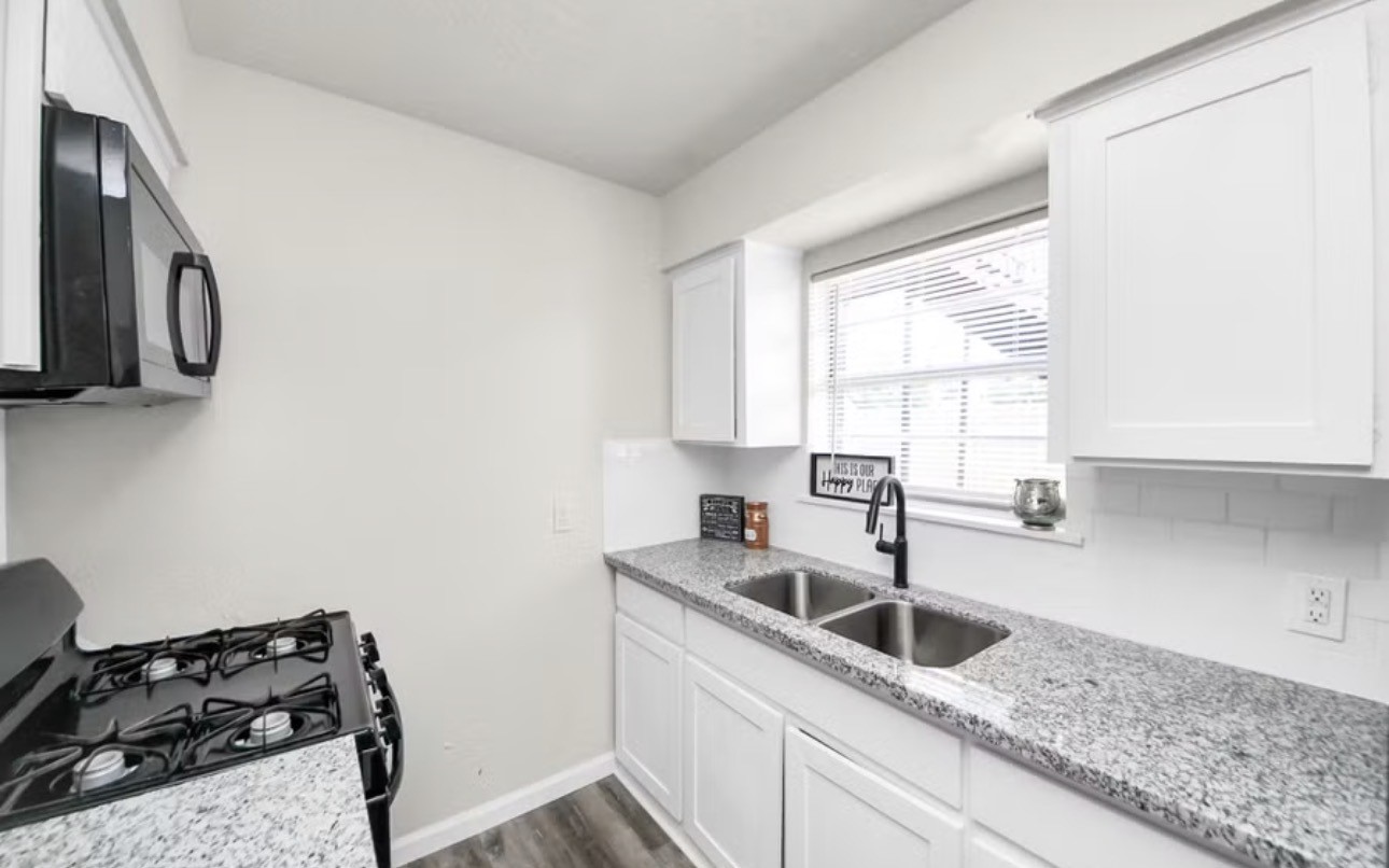 2110 Melbourne Street, #12, Houston, TX 77026