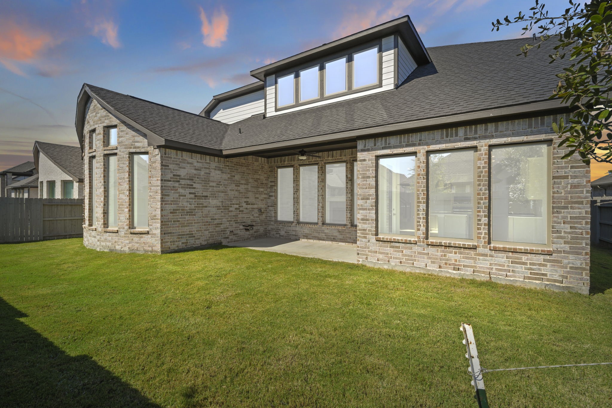 2322 Gleaming Pear Drive, Manvel, TX 77578