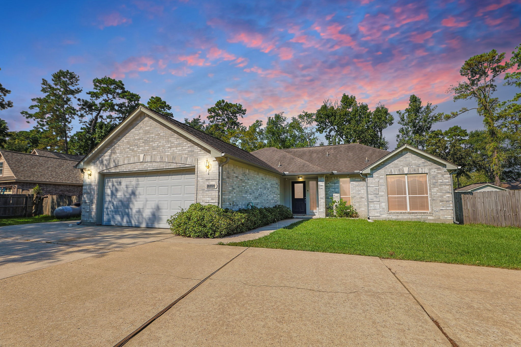 Welcome to 10403 Twin Oak Drive!