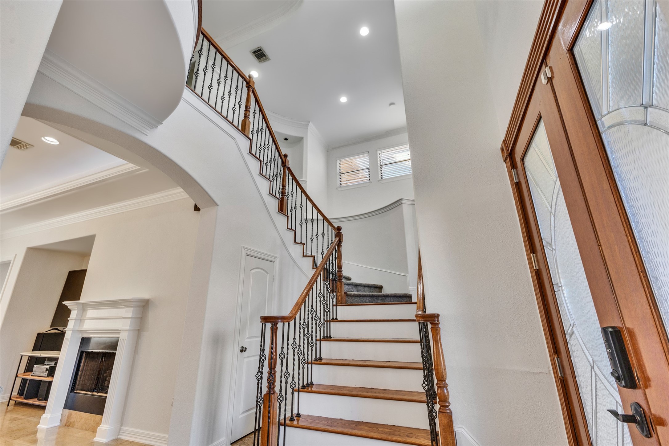 MAIN ENTRANCE a stunning Welcome  Soaring Ceiling