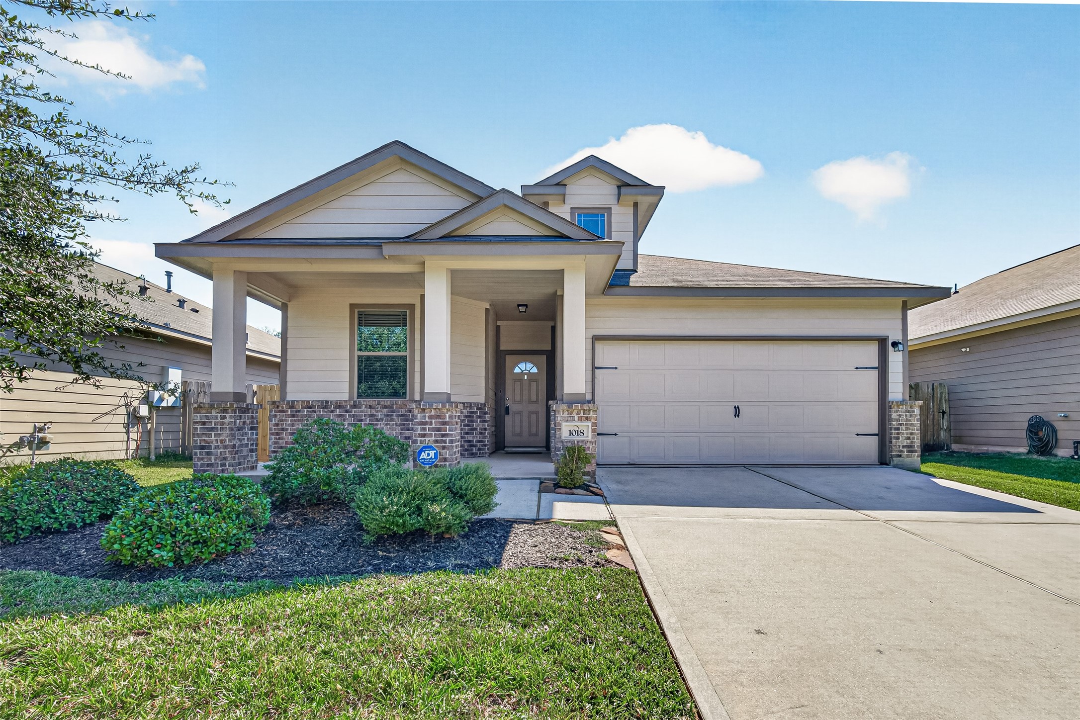 Come take a look at this inviting three-bedroom, two-bath home in Briar Grove of Conroe!