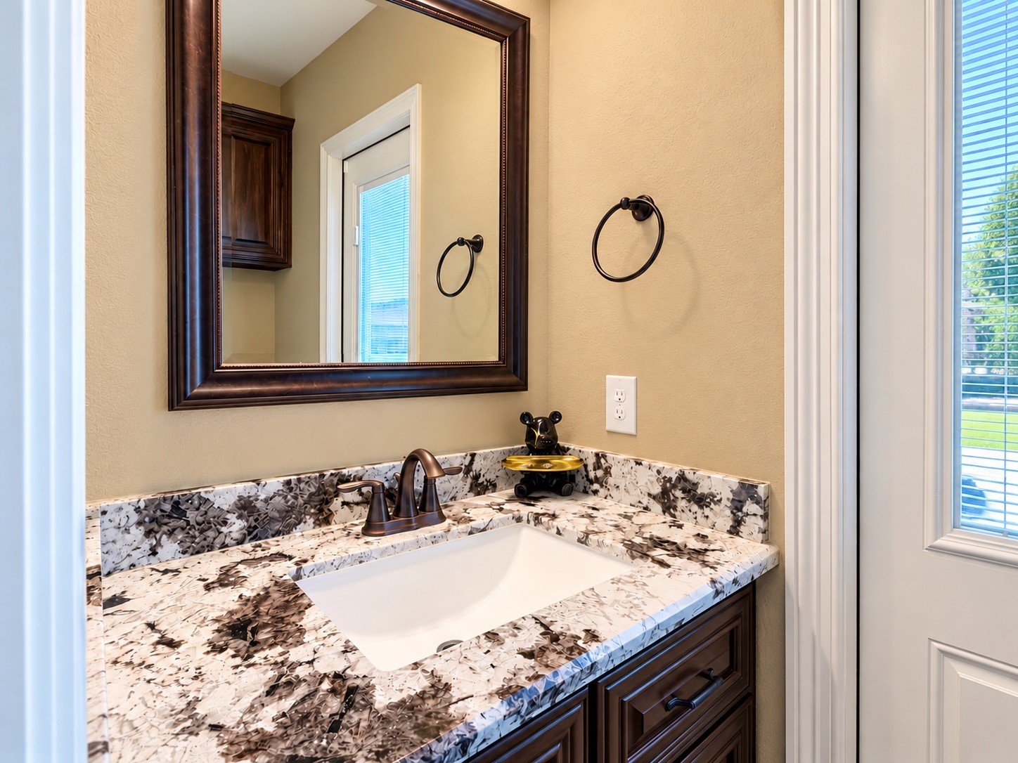 8999 Water Point Drive, Beach City, TX 77523