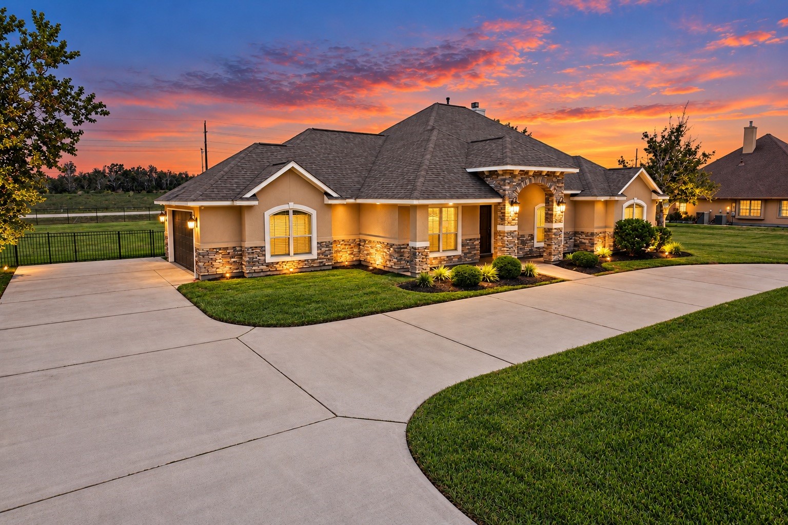 8999 Water Point Drive, Beach City, TX 77523