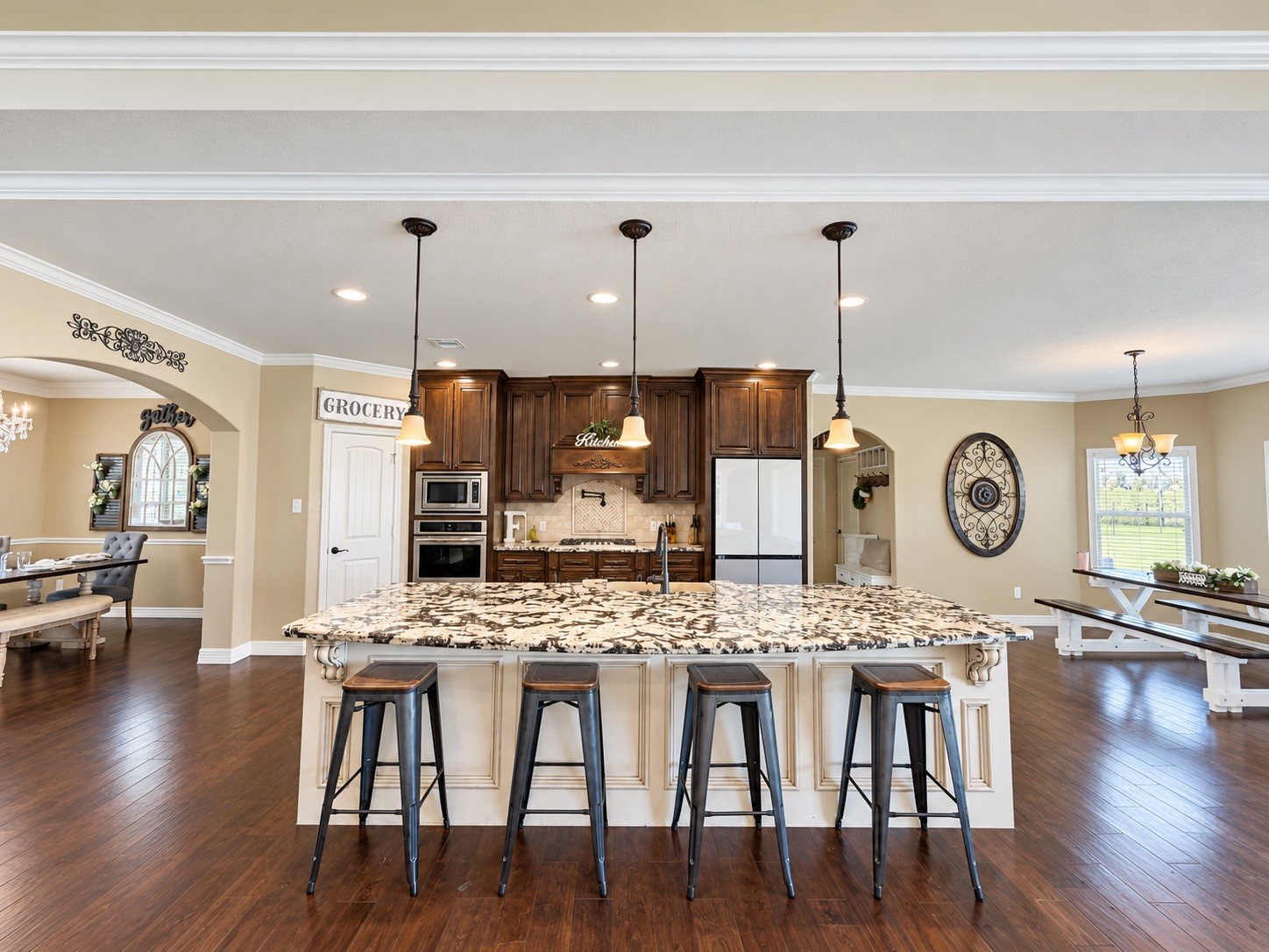 8999 Water Point Drive, Beach City, TX 77523