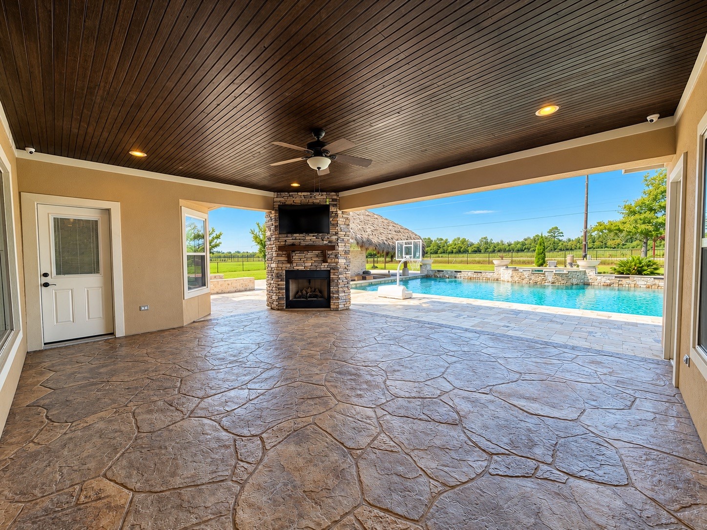 8999 Water Point Drive, Beach City, TX 77523