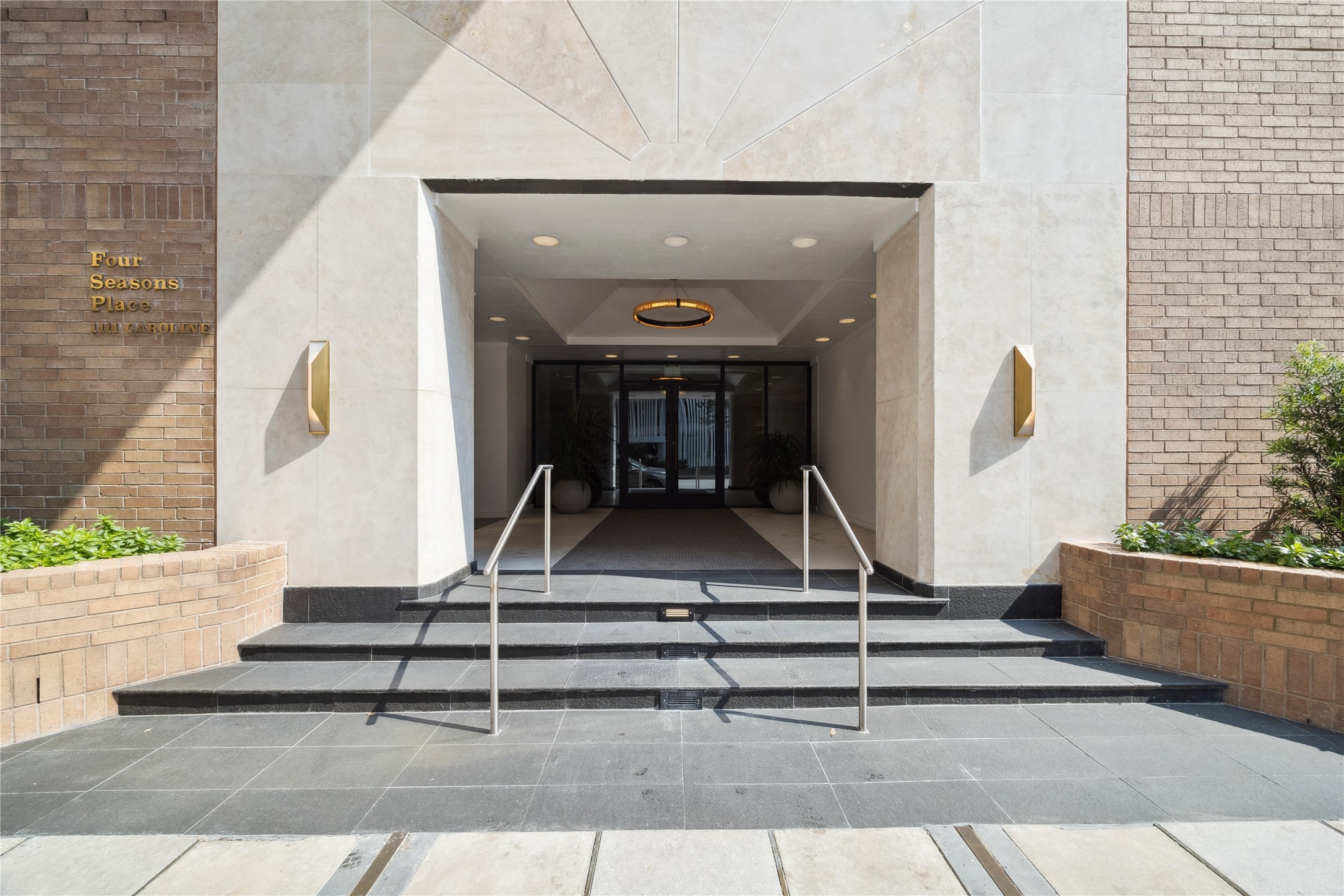 The private entry for residents offers a secure and discreet arrival, separate from the hotel entrance. Thoughtfully designed for comfort and privacy, it reinforces the boutique atmosphere of luxury high-rise living.