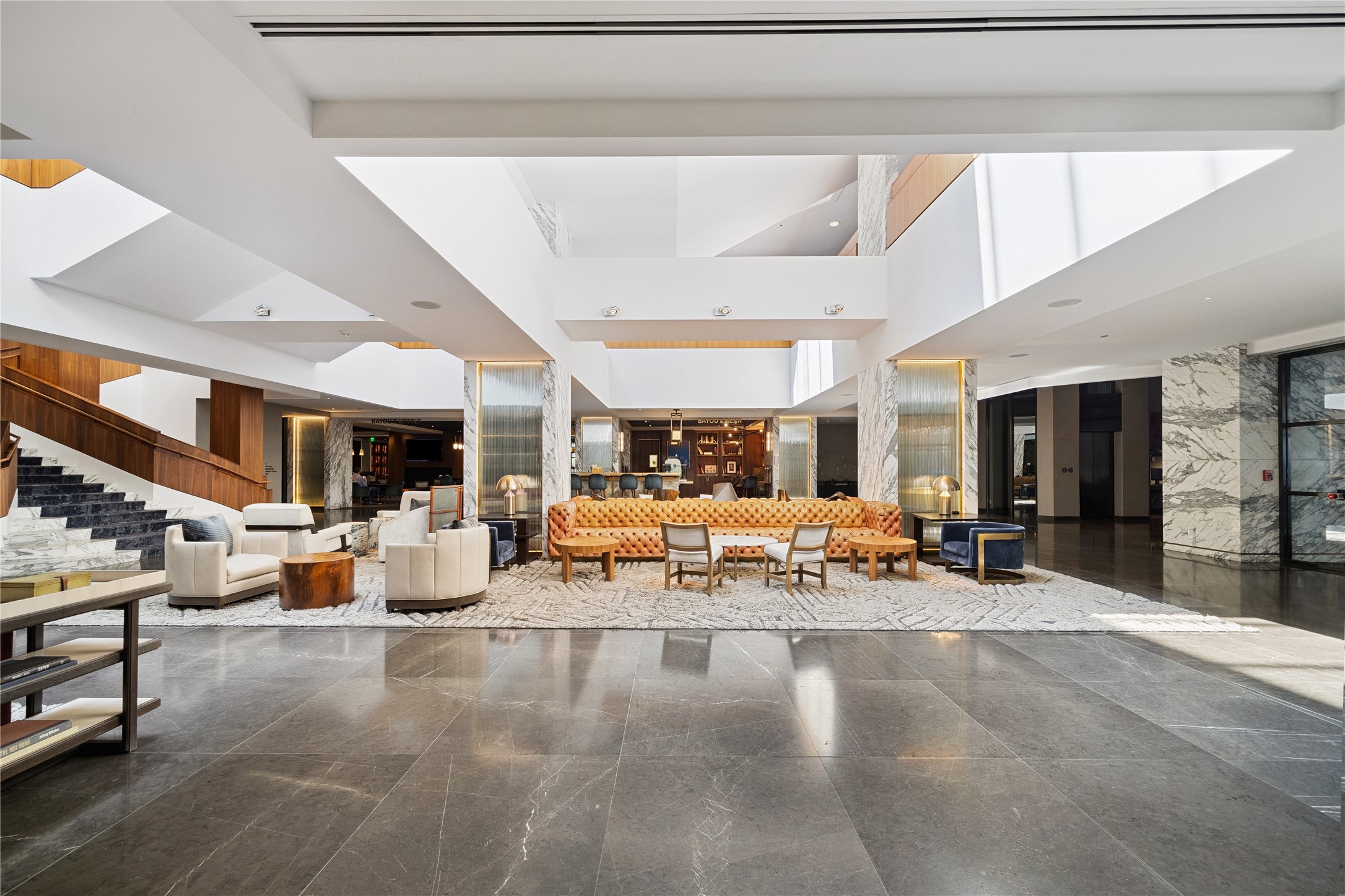 Known as Houstons living room, the Four Seasons blends timeless design with welcoming spaces like the residential lobby and elevator foyer. Residents enjoy both privacy and connection within one of downtowns most iconic addresses.