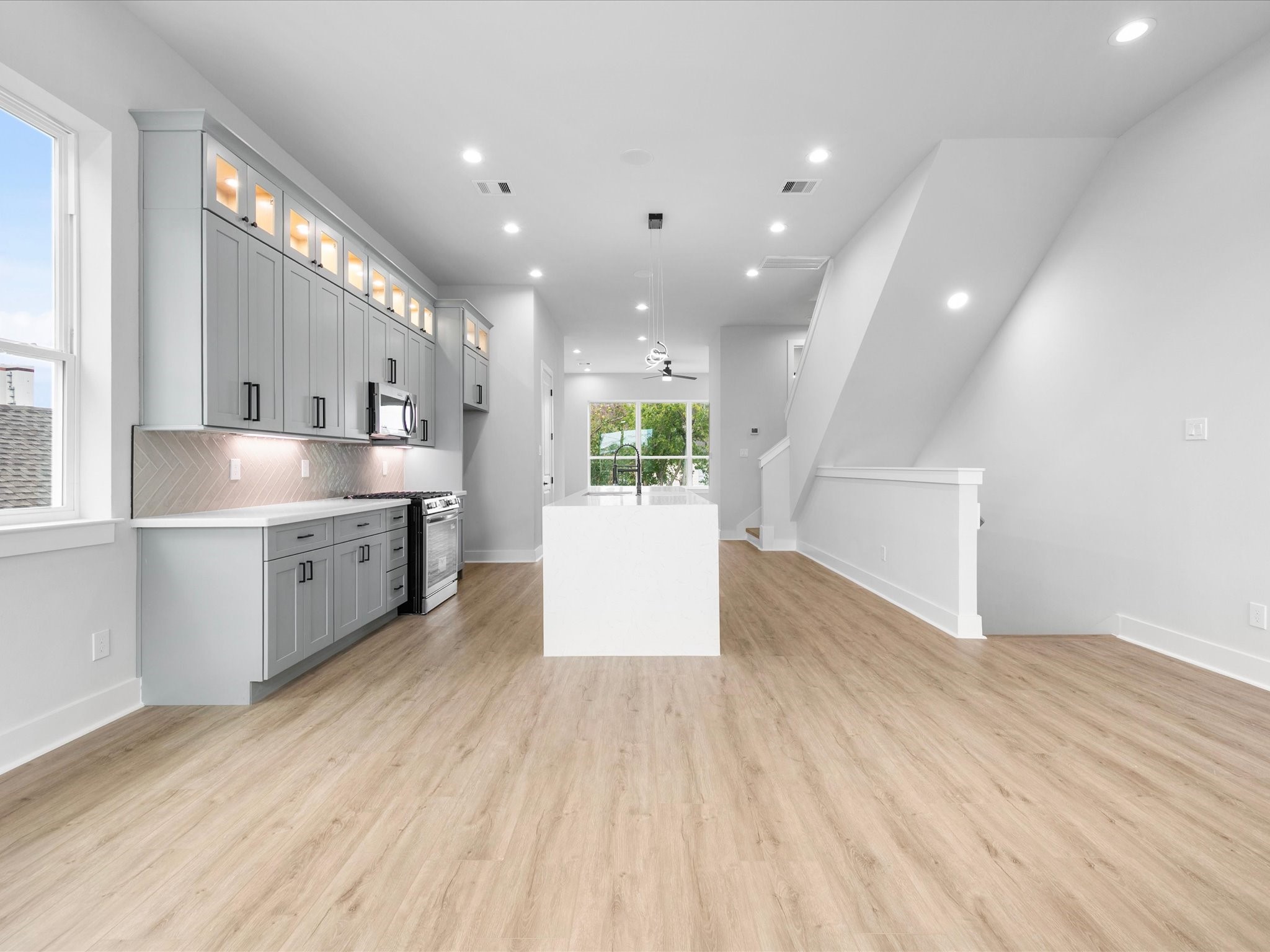 Two independent sound systems featuring a total of six speakers, controlled directly from a smartphone, providing convenient and flexible home entertainment.