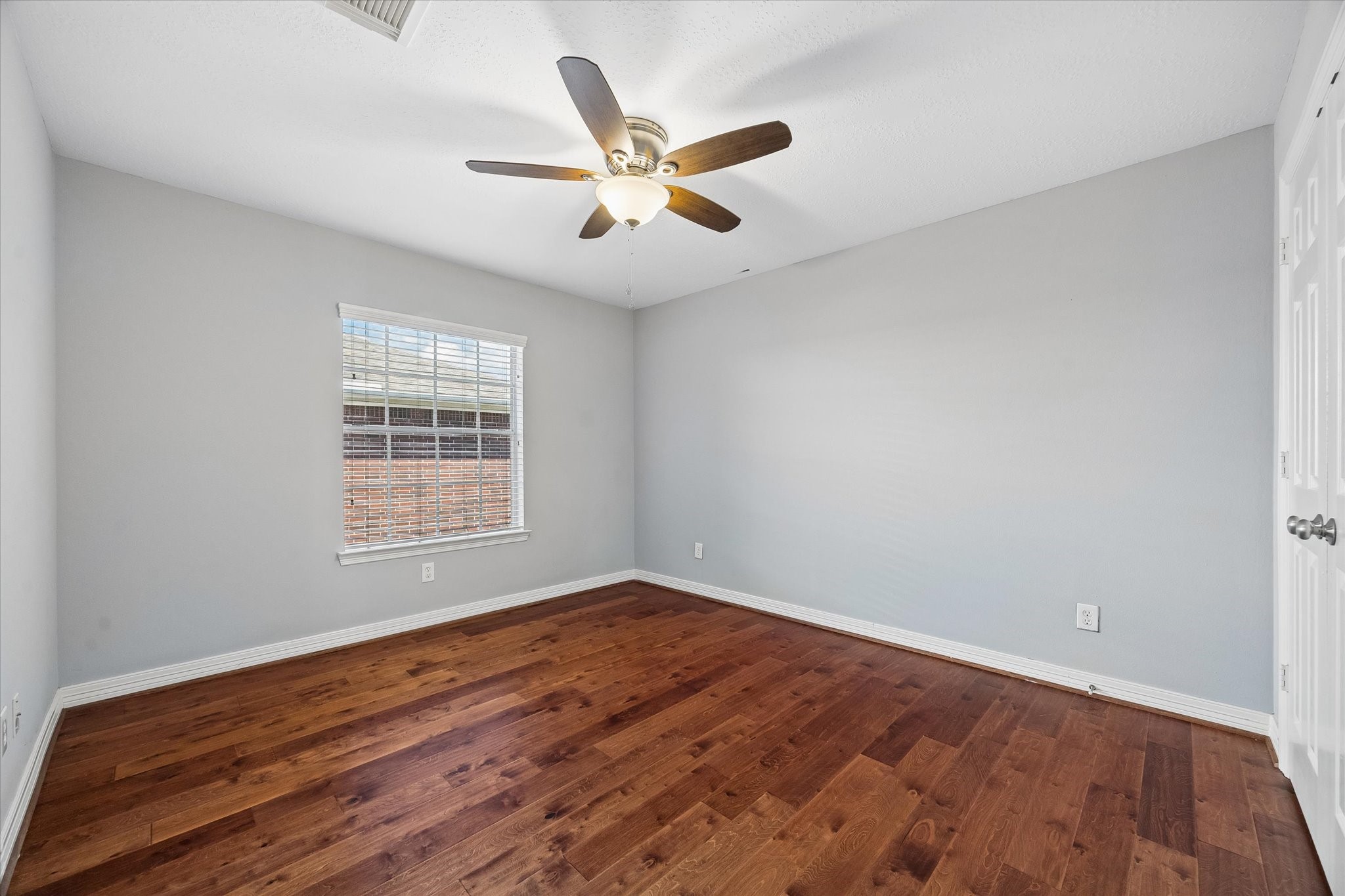 secondary bedroom.