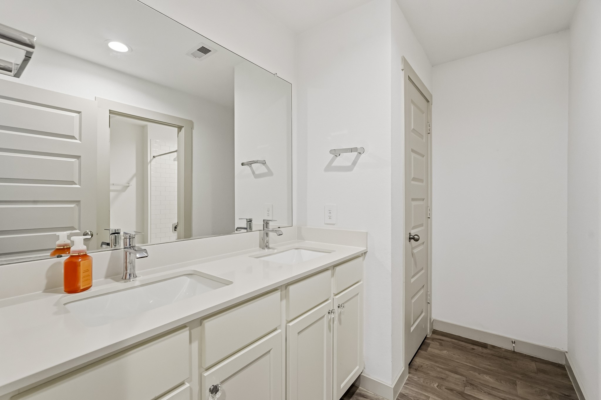 2nd Bath with 2 sinks