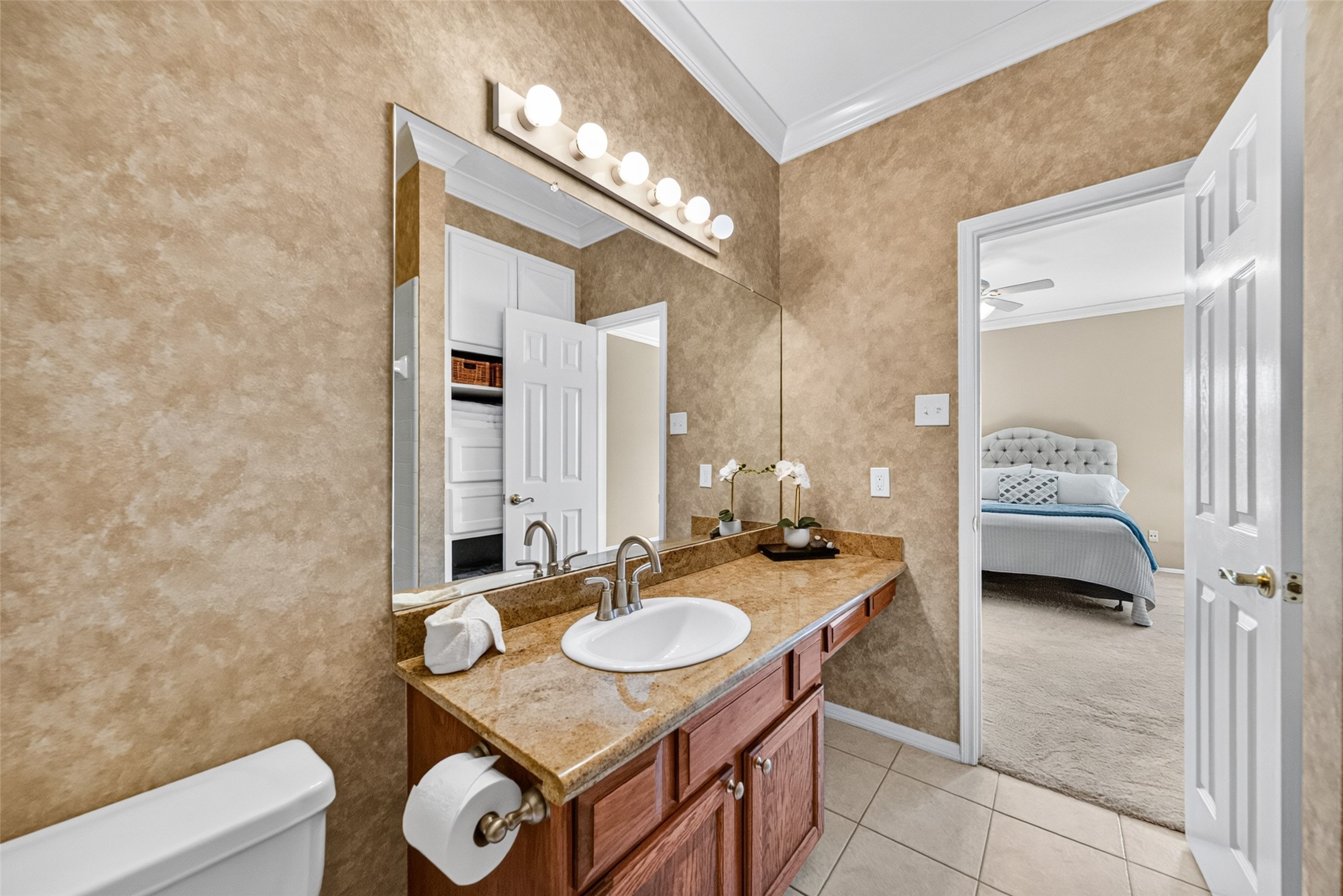 404 Wilcrest Drive, #404, Houston, TX 77042